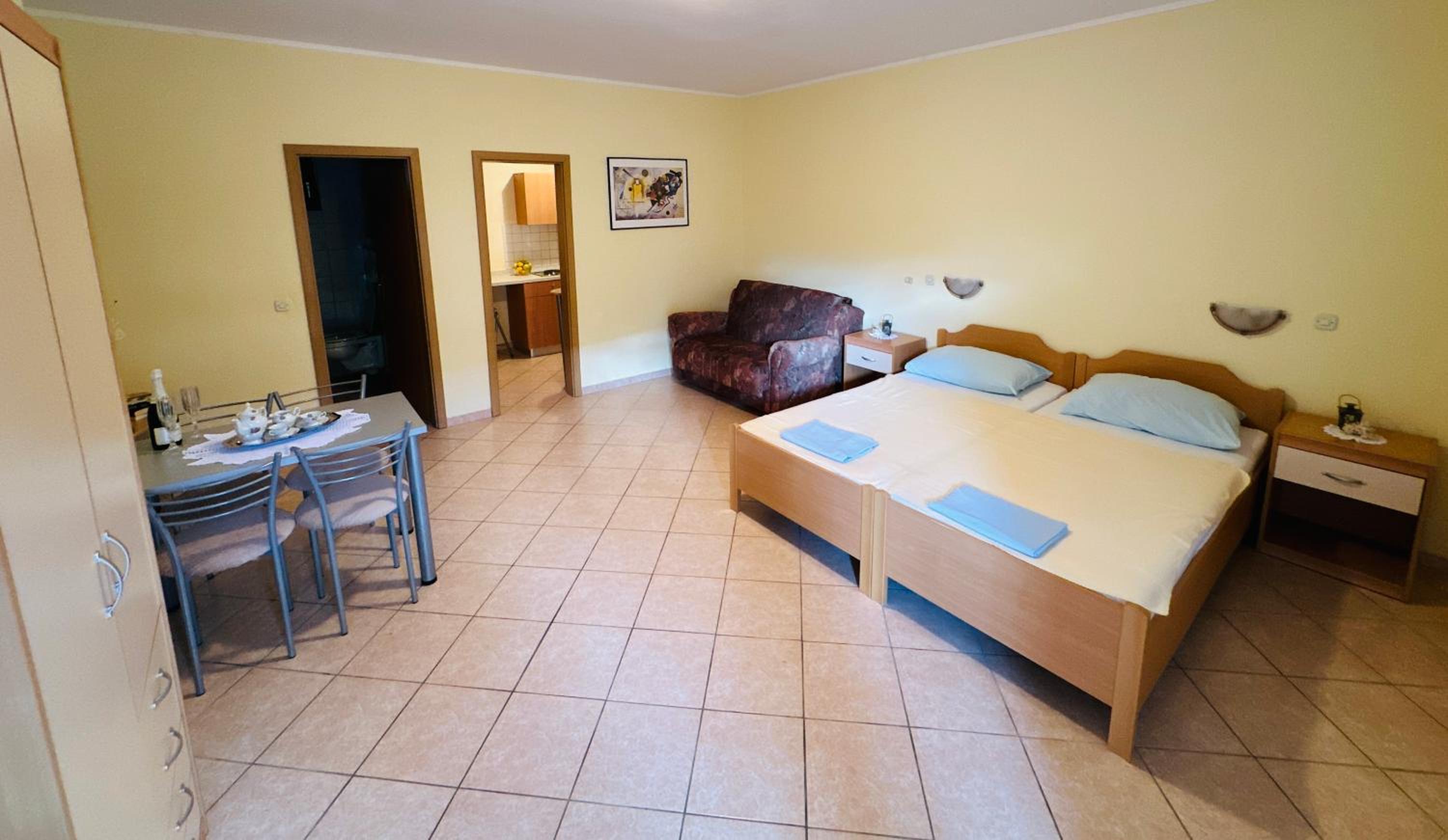 One-Bedroom Apartment photo 3