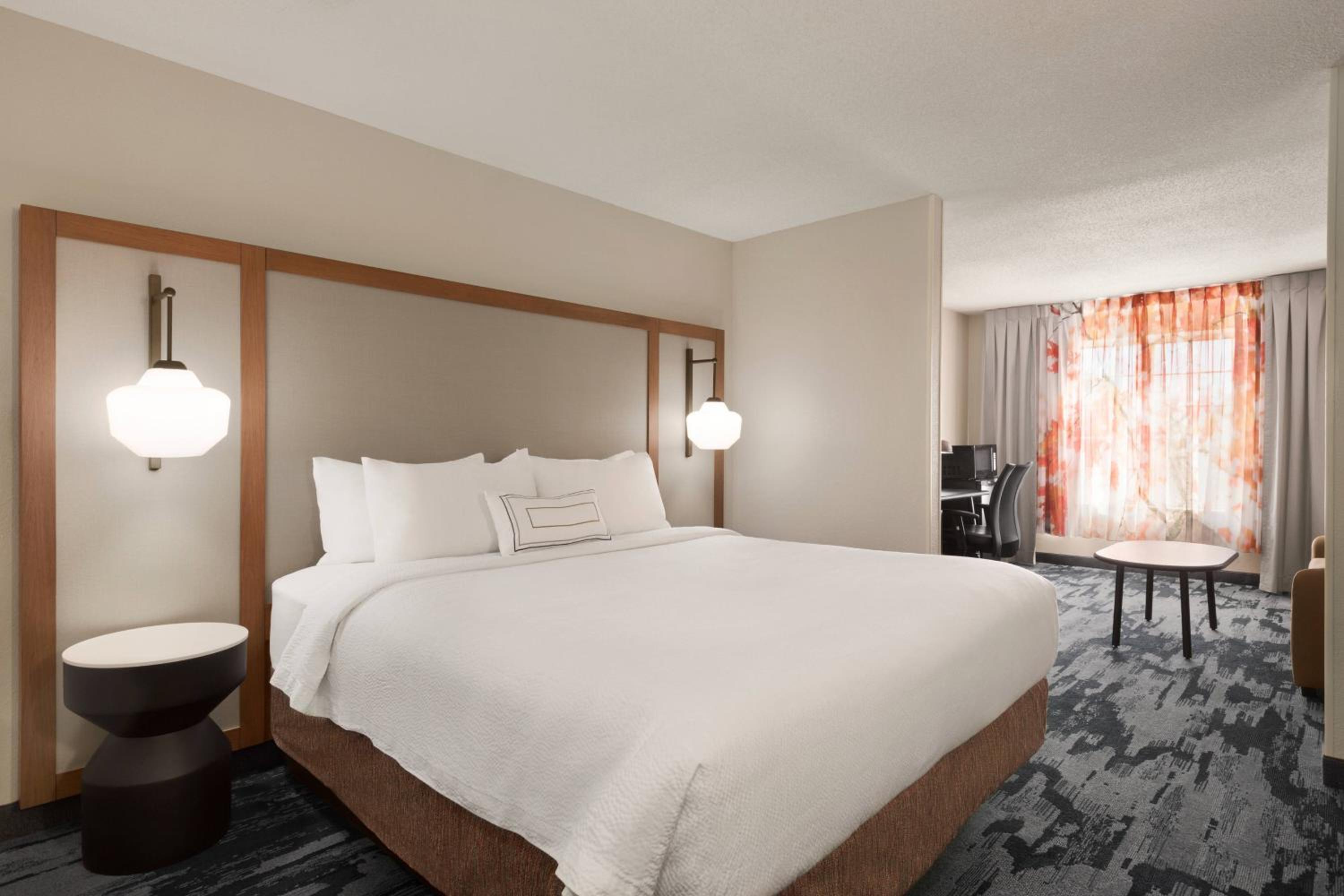 One-Bedroom King Suite with Bathtub and Sofa Bed - Mobility Access/Hearing Accessible - Photo 1