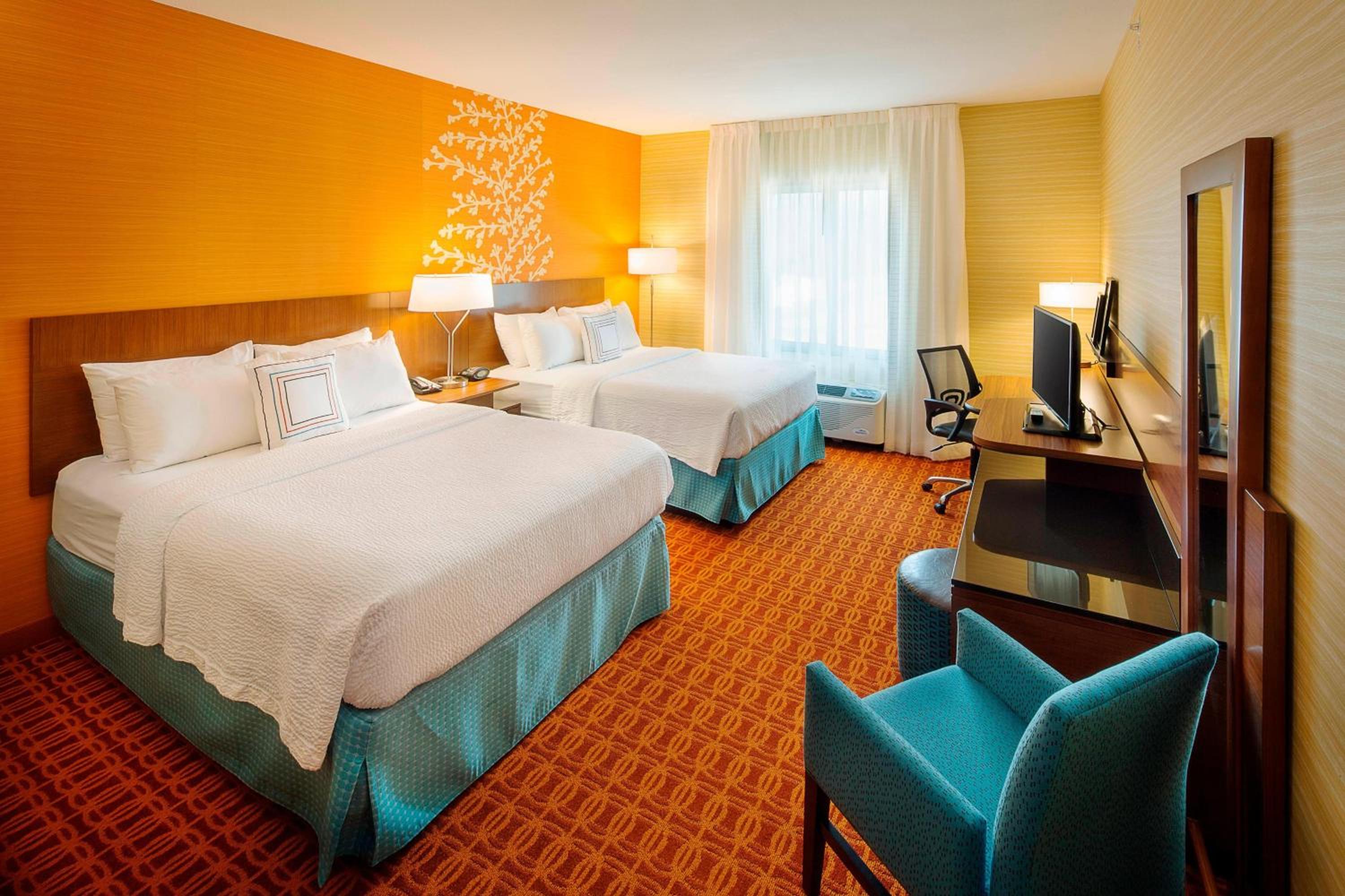 Queen Room with Two Queen Beds photo 1