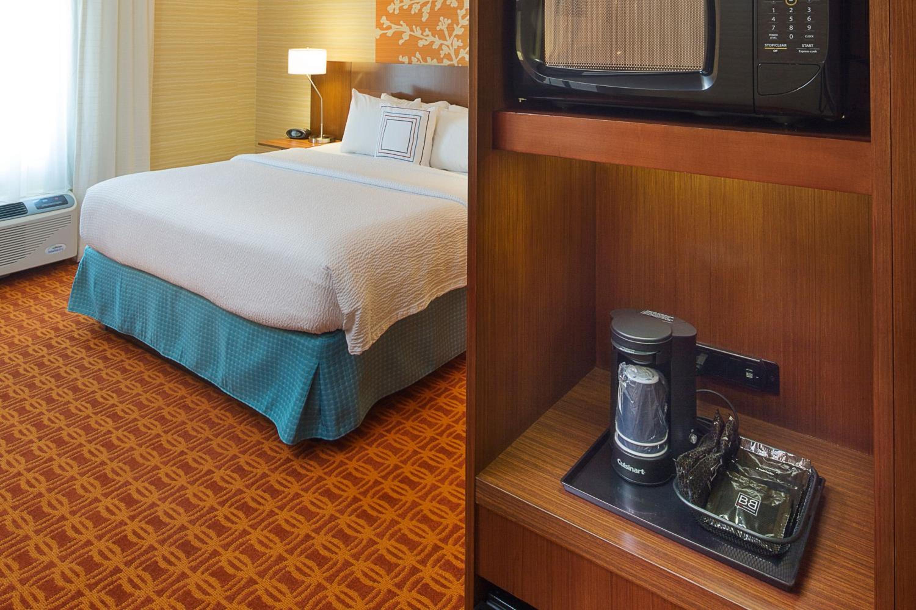 Queen Room with Two Queen Beds photo 3