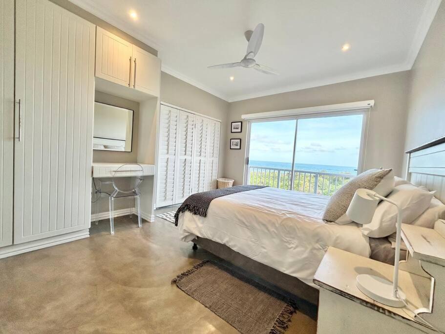 Four-Bedroom Vacation Home photo 2