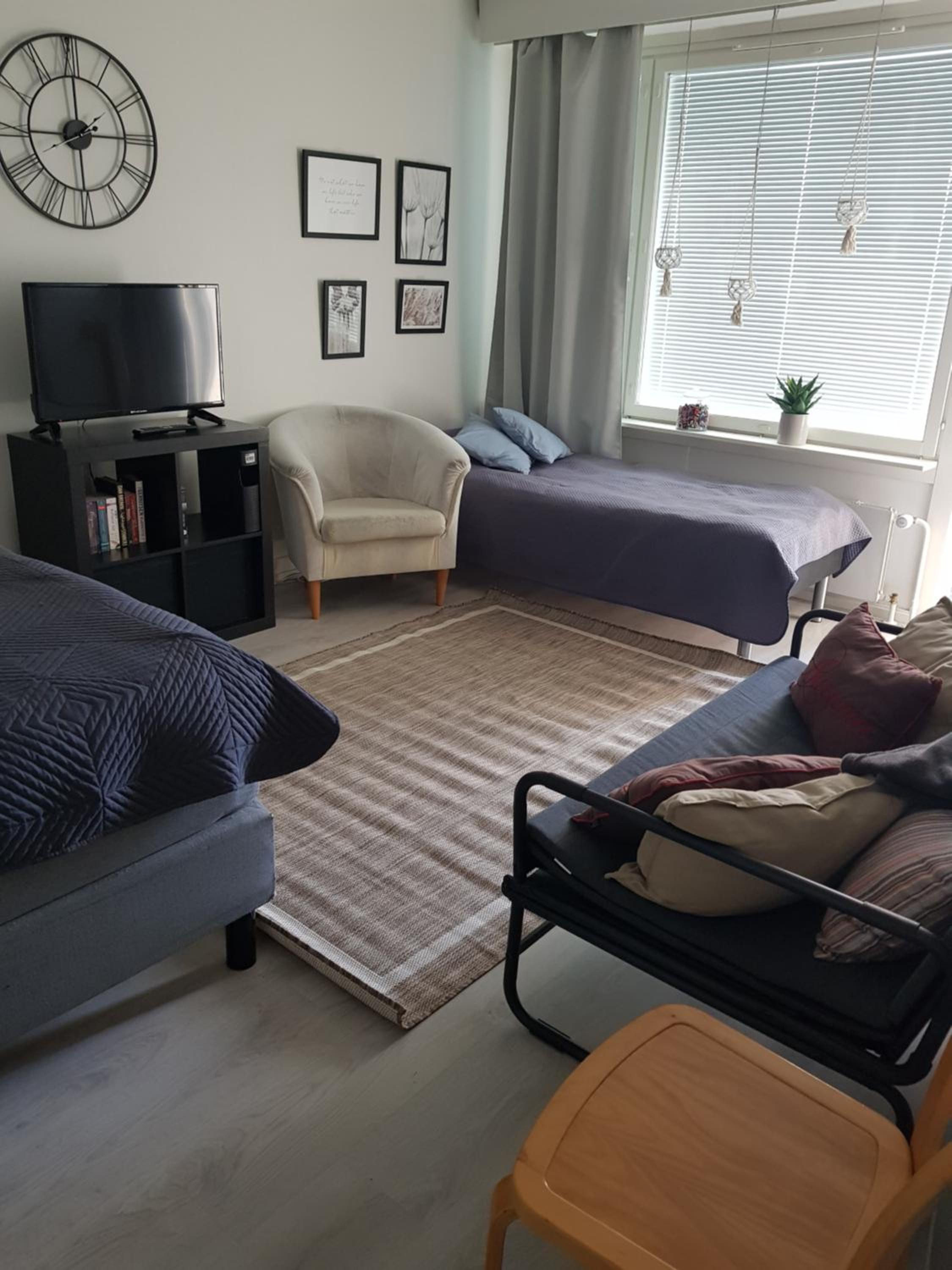 One-Bedroom Apartment photo 1