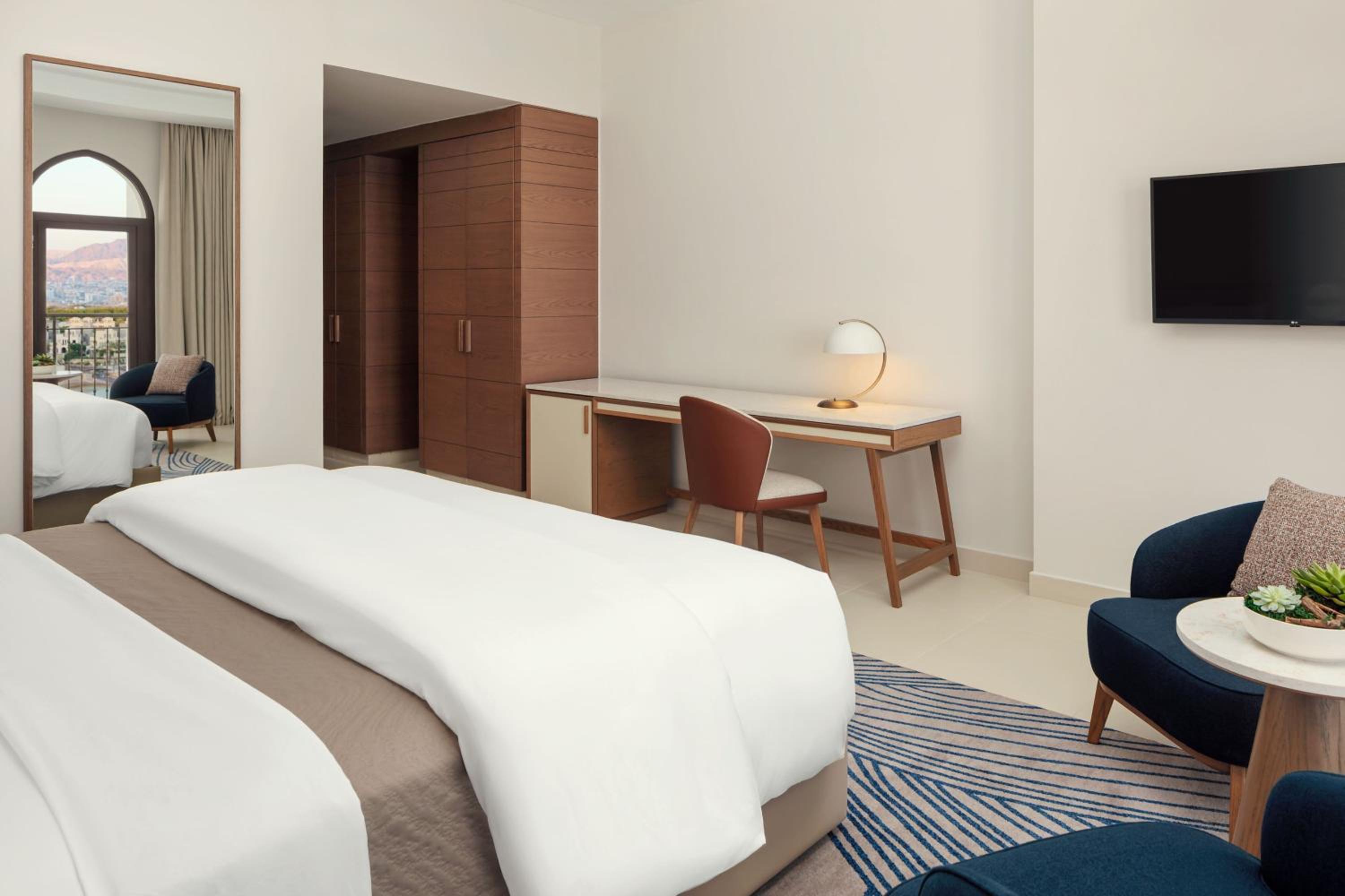 Superior King Room with Balcony - Pool View - Photo 1
