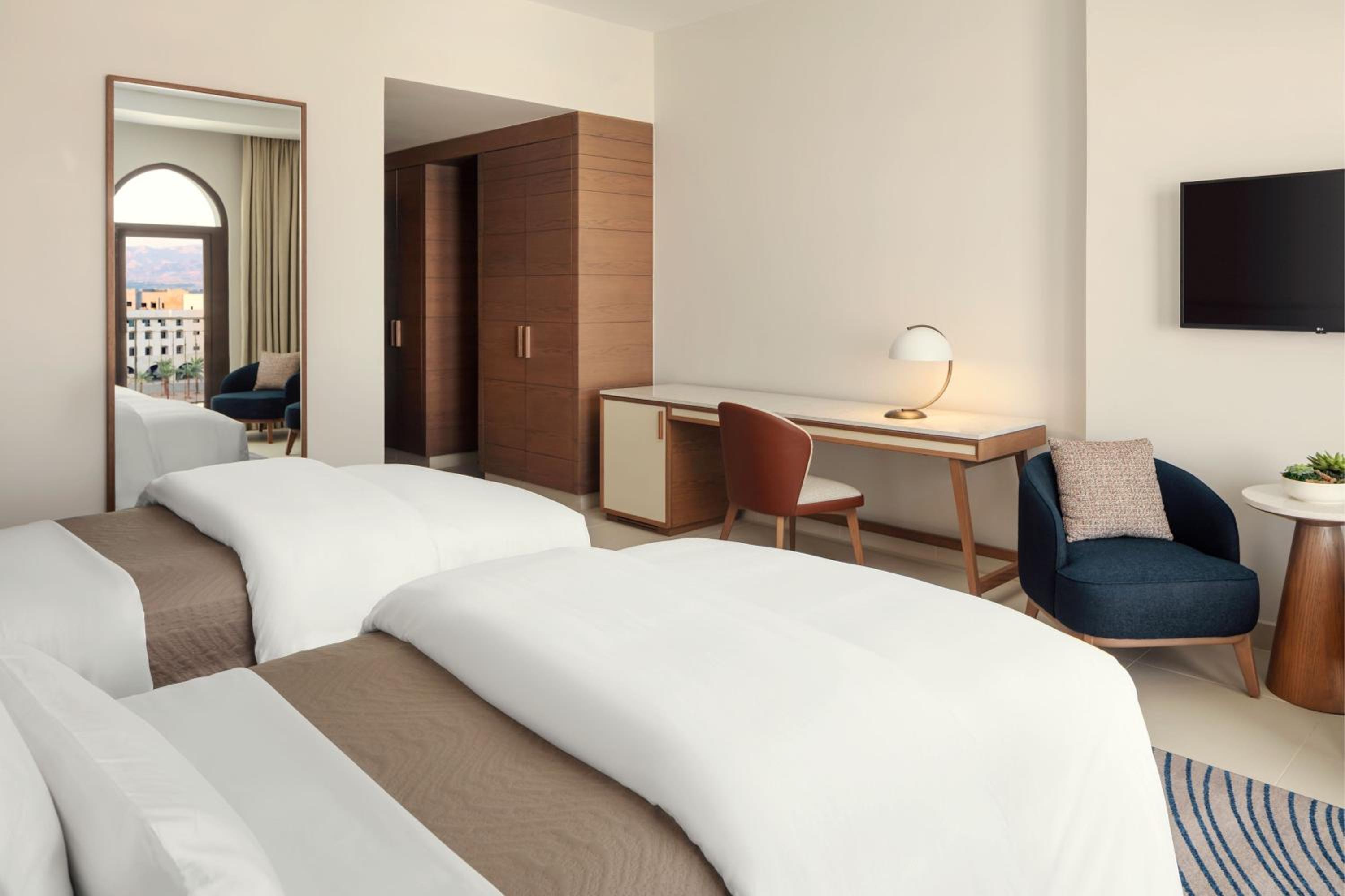 Superior Twin Room with Balcony - Pool View - Photo 2