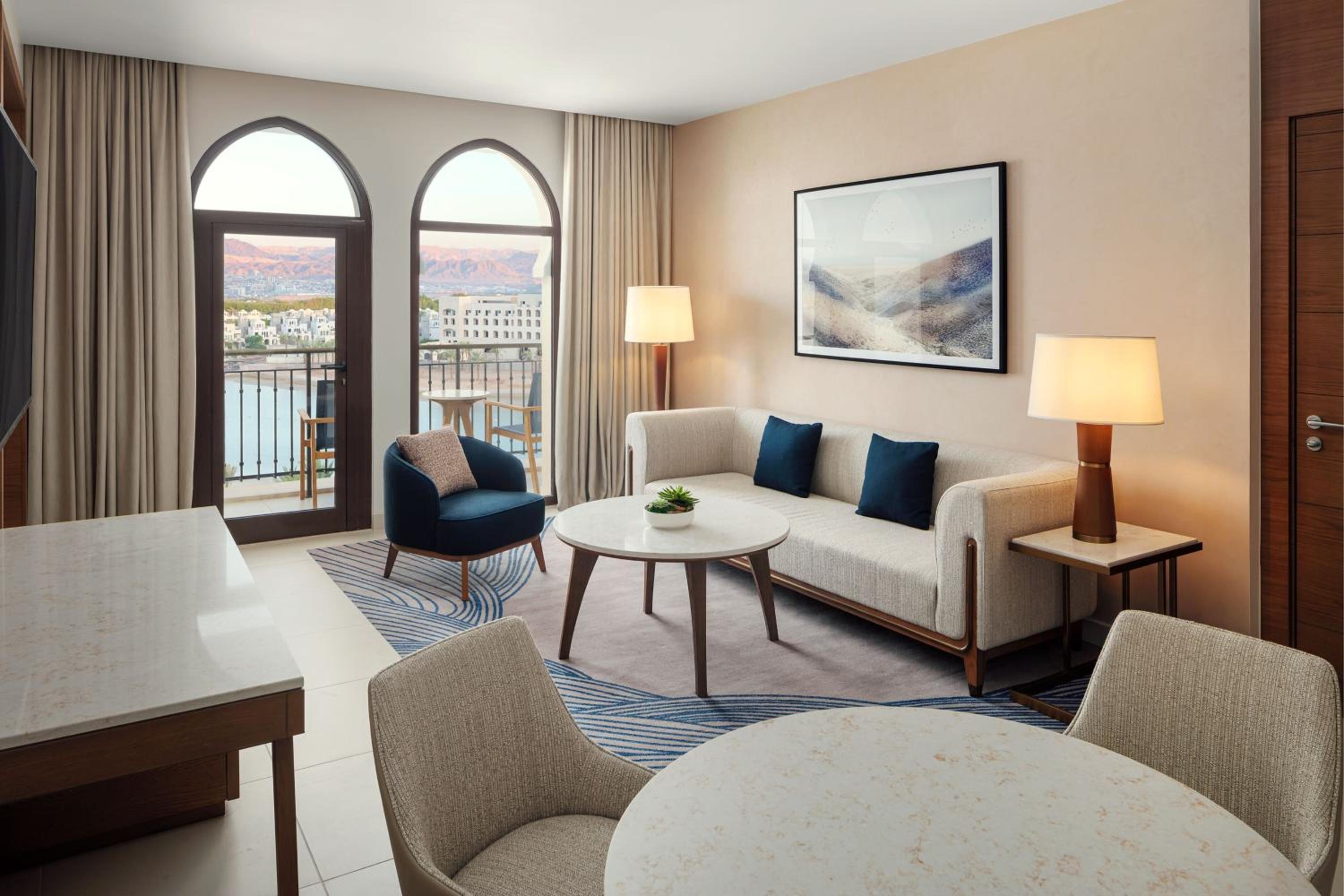 Junior Suite with Pool View and Balcony - Photo 5