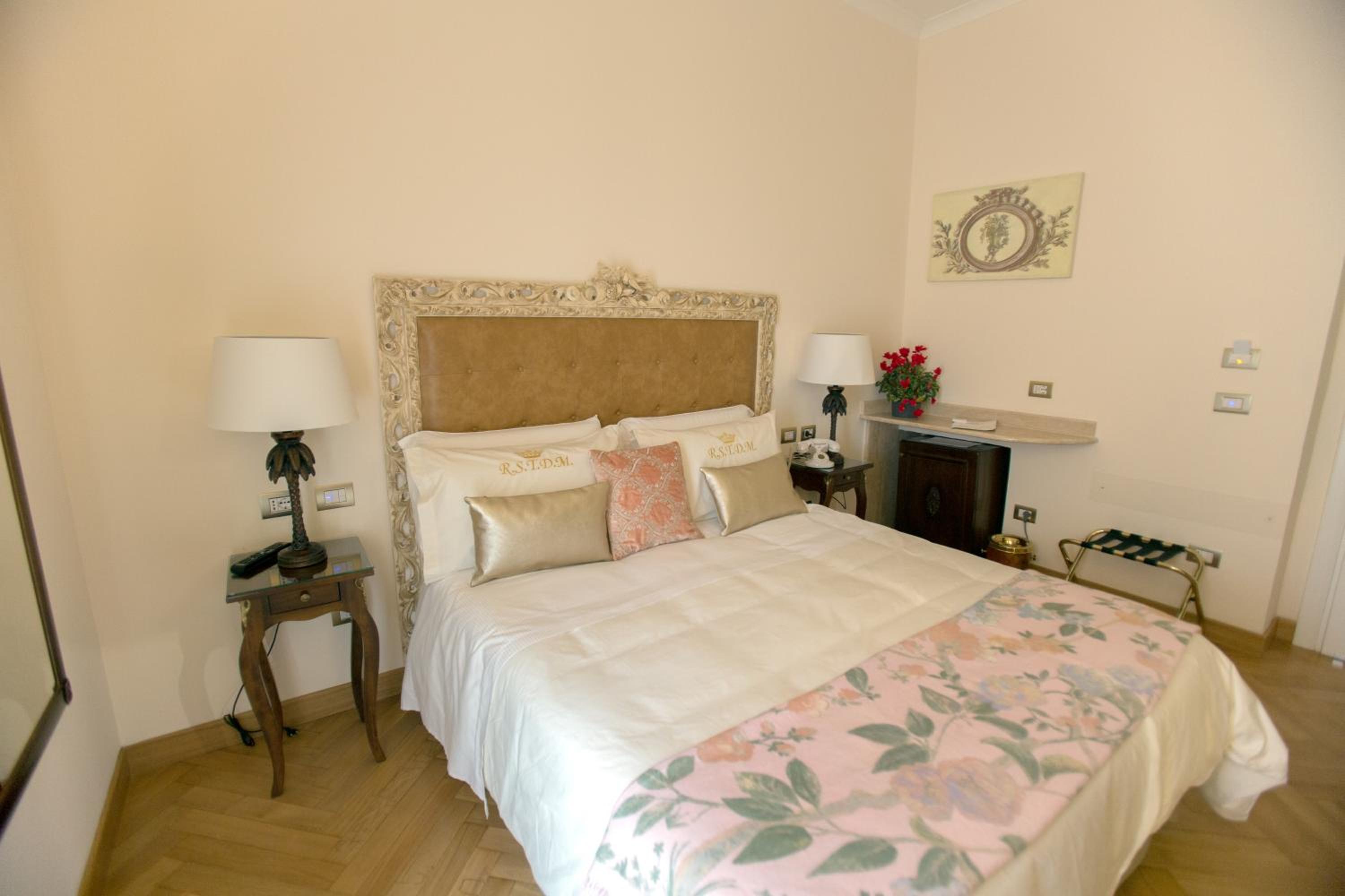 Deluxe Double Room with Balcony photo 2