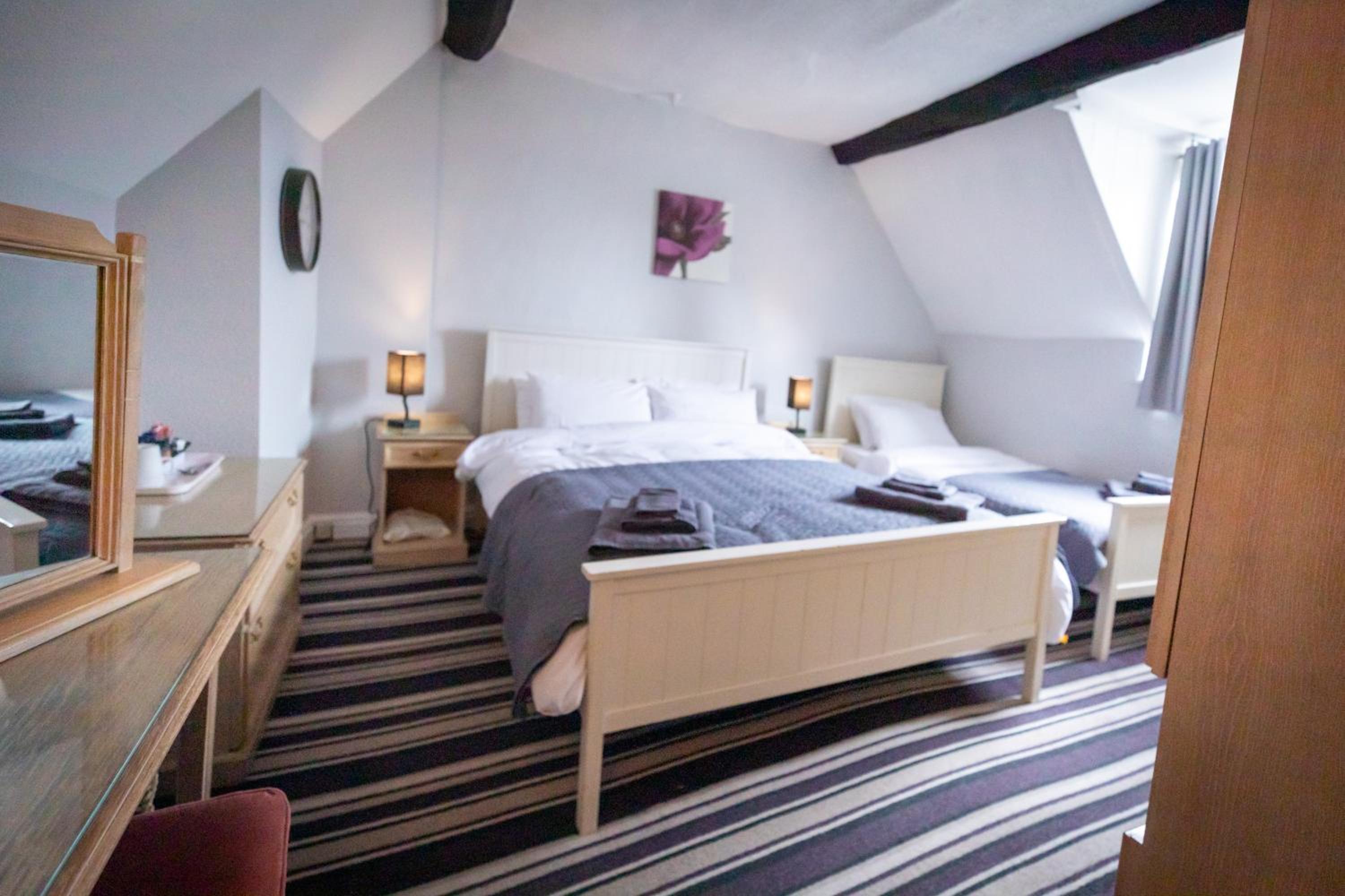 Triple Room with Private Bathroom photo 2