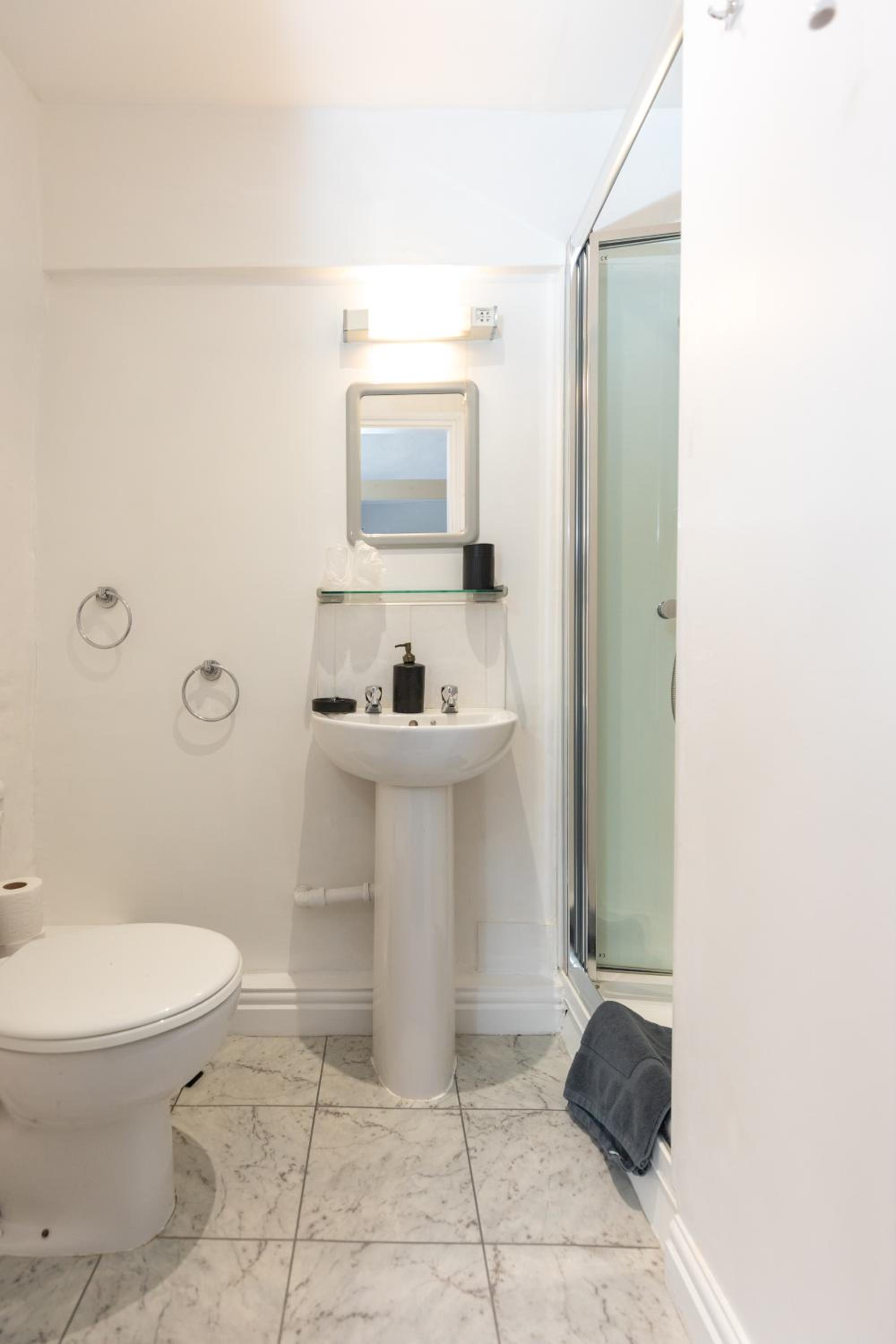 Family Room with Private Bathroom photo 3