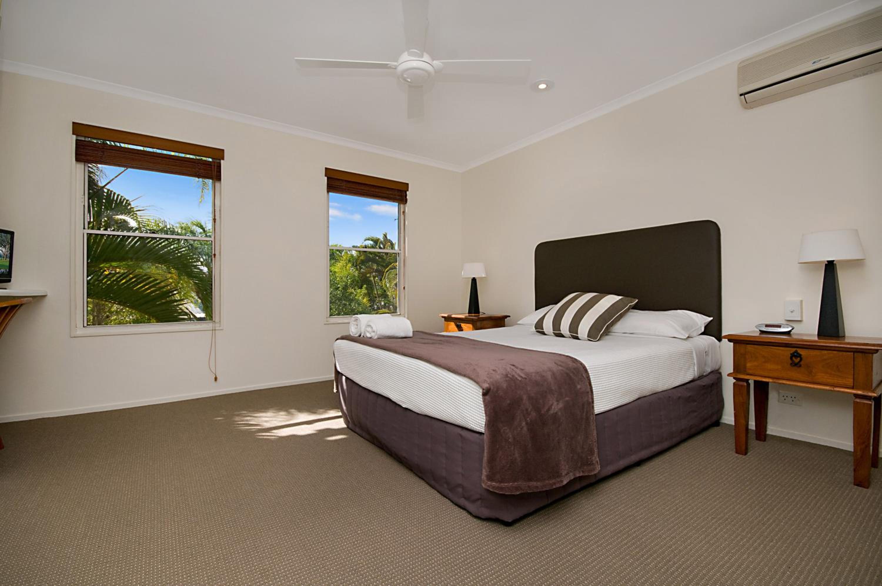 Two-Bedroom Poolside Standard photo 3