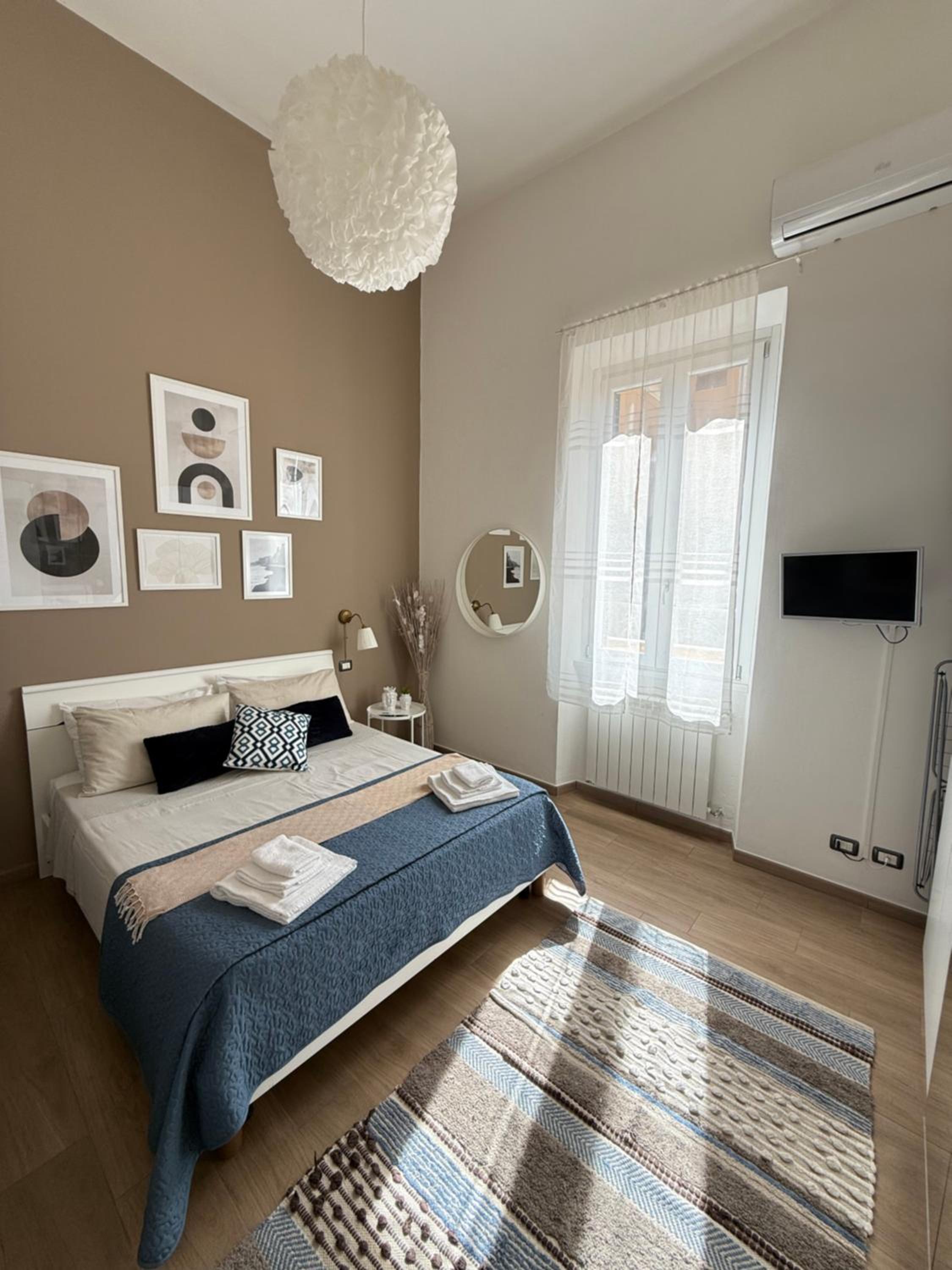 One-Bedroom Apartment photo 1