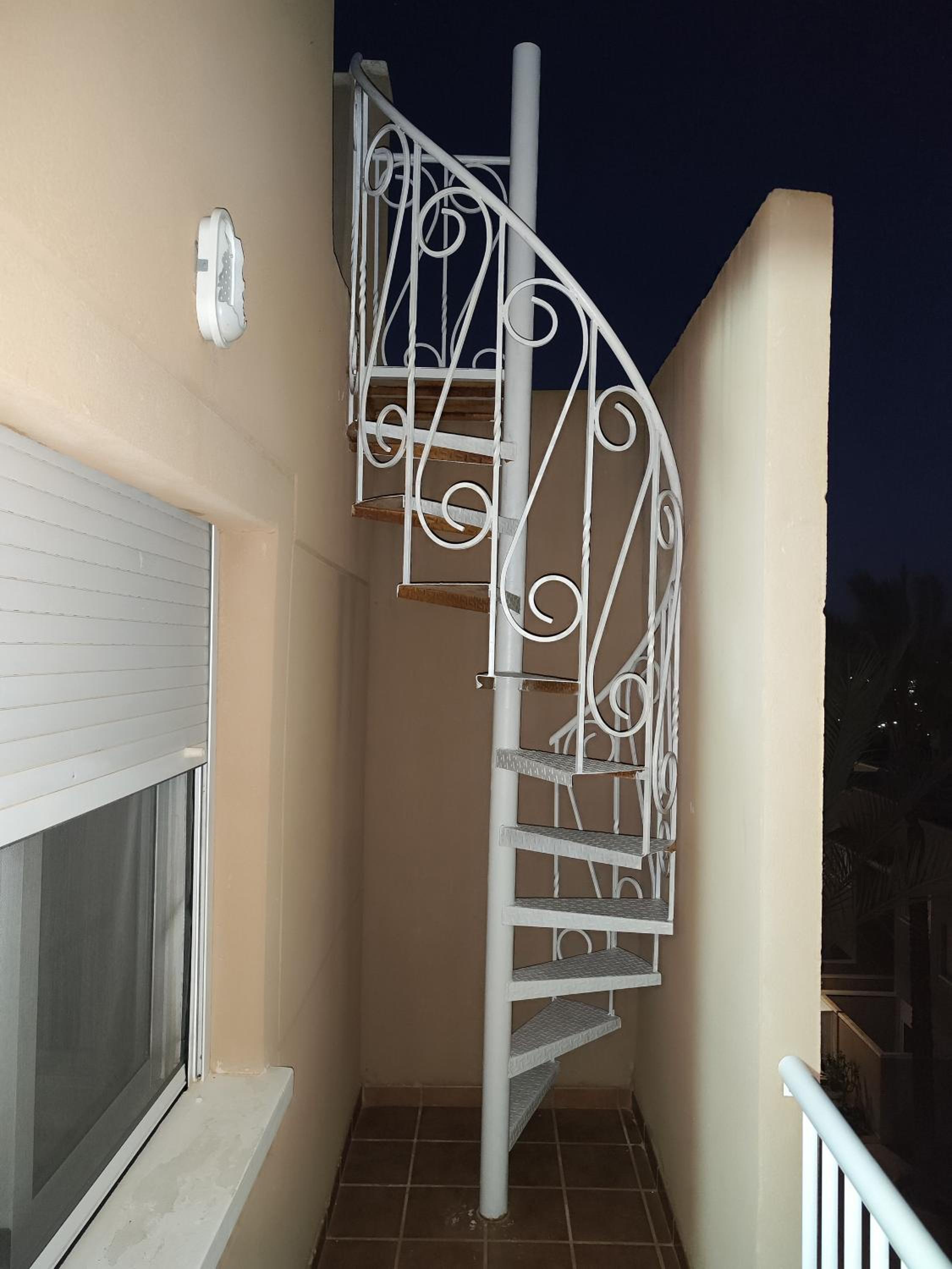 Three-Bedroom Premium Apartment with Balcony photo 2