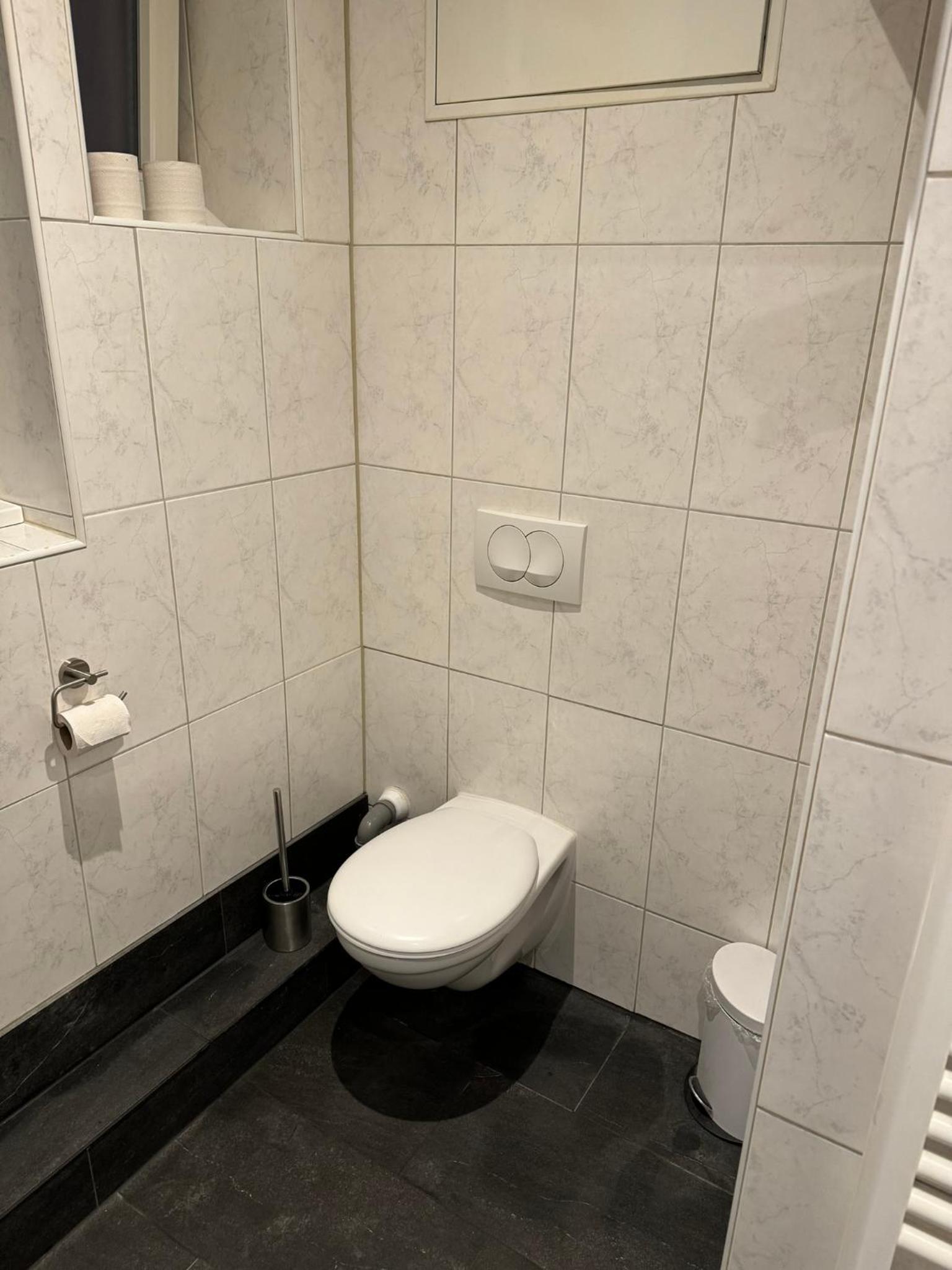Double Room with Private Bathroom - Photo 8