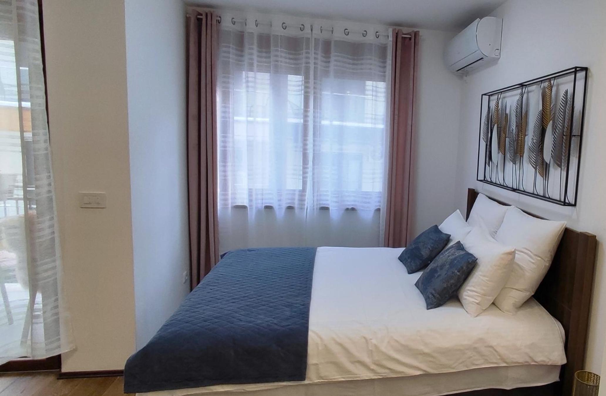Studio Apartment photo 1