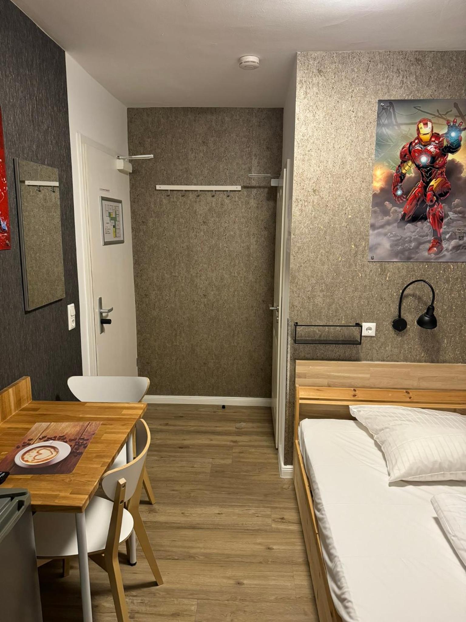 Small Double Room - Photo 6