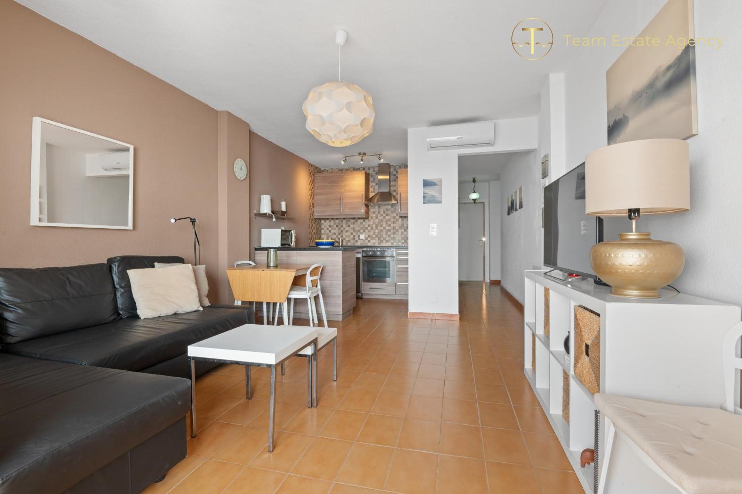 Two-Bedroom Apartment with Balcony and Sea View photo 2