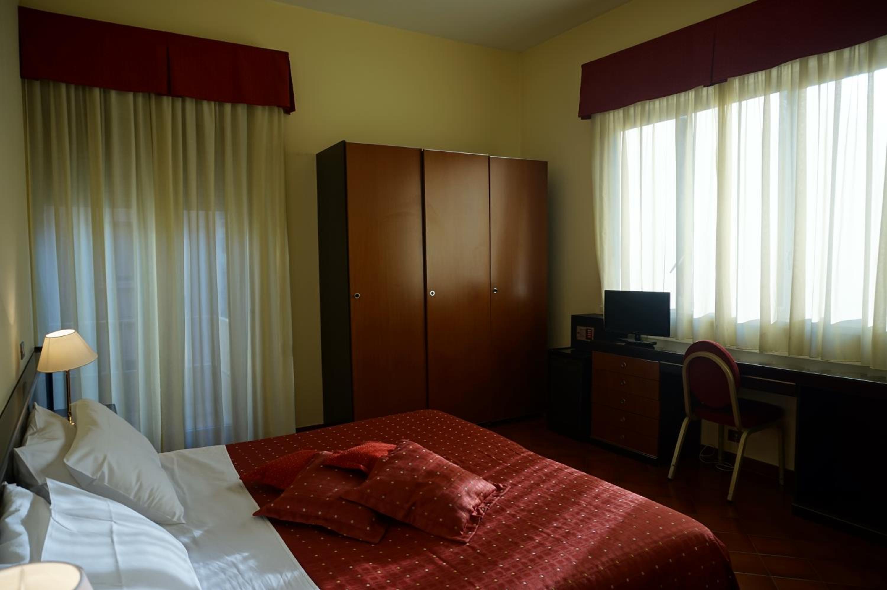 Double or Twin Room - Photo 2