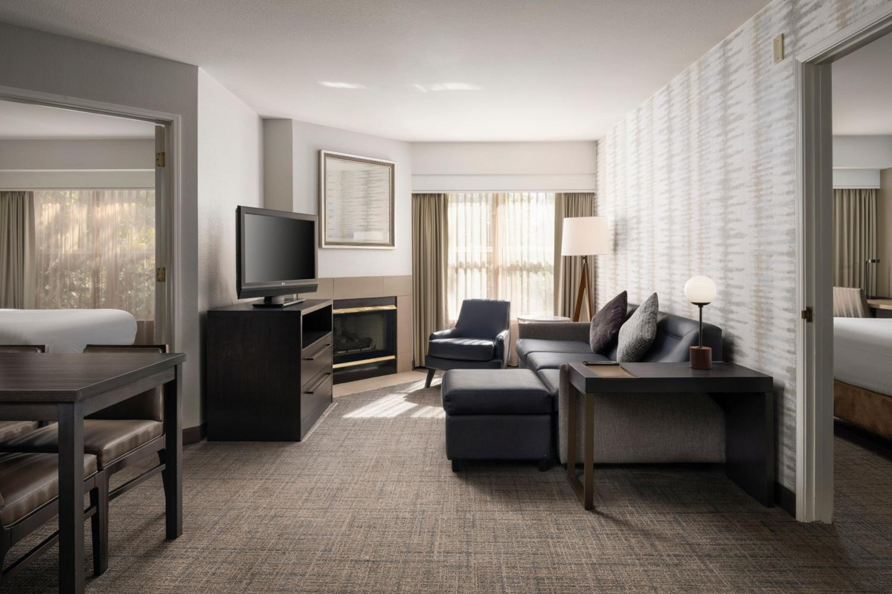Two-Bedroom Suite - Photo 3