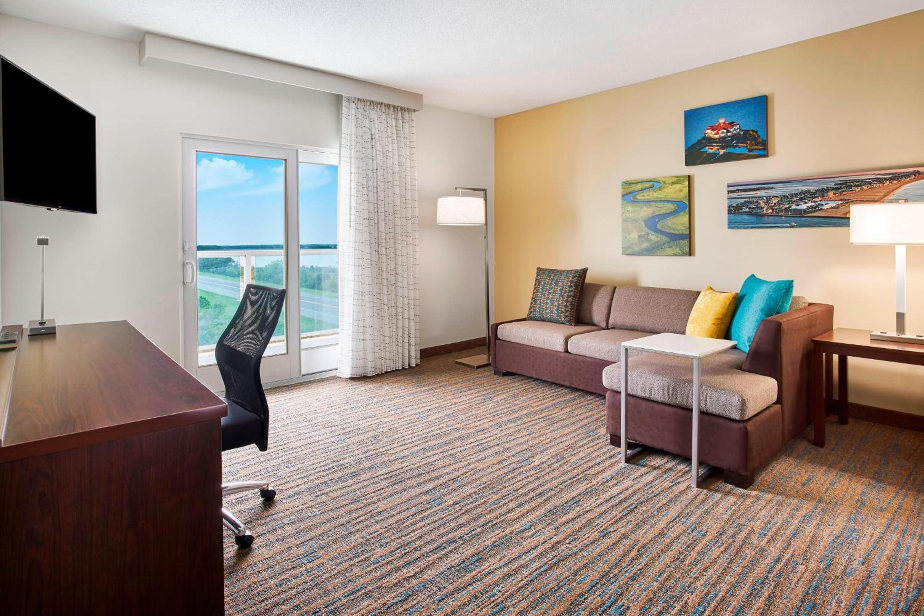Suite with Large Balcony, 1 Bedroom Larger Suite, Balcony (Mobility &amp; Hearing Accessible w/ Roll-in Shower) photo 1