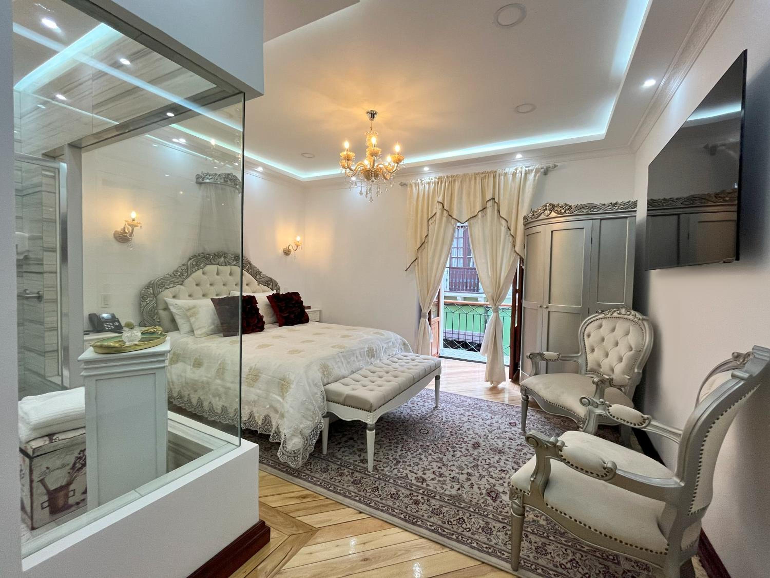 Suite with Balcony photo 1