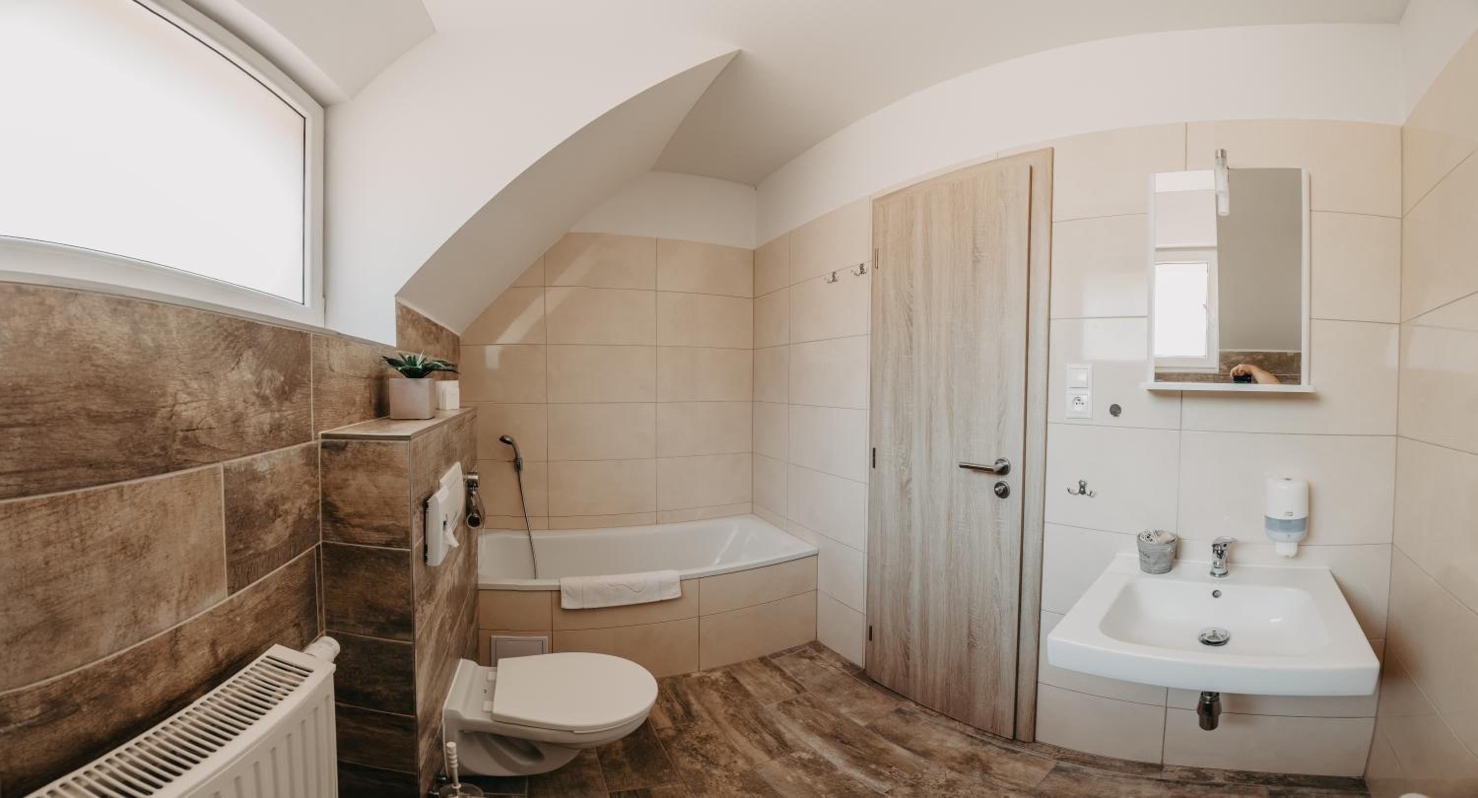 Large Double or Twin Room photo 3