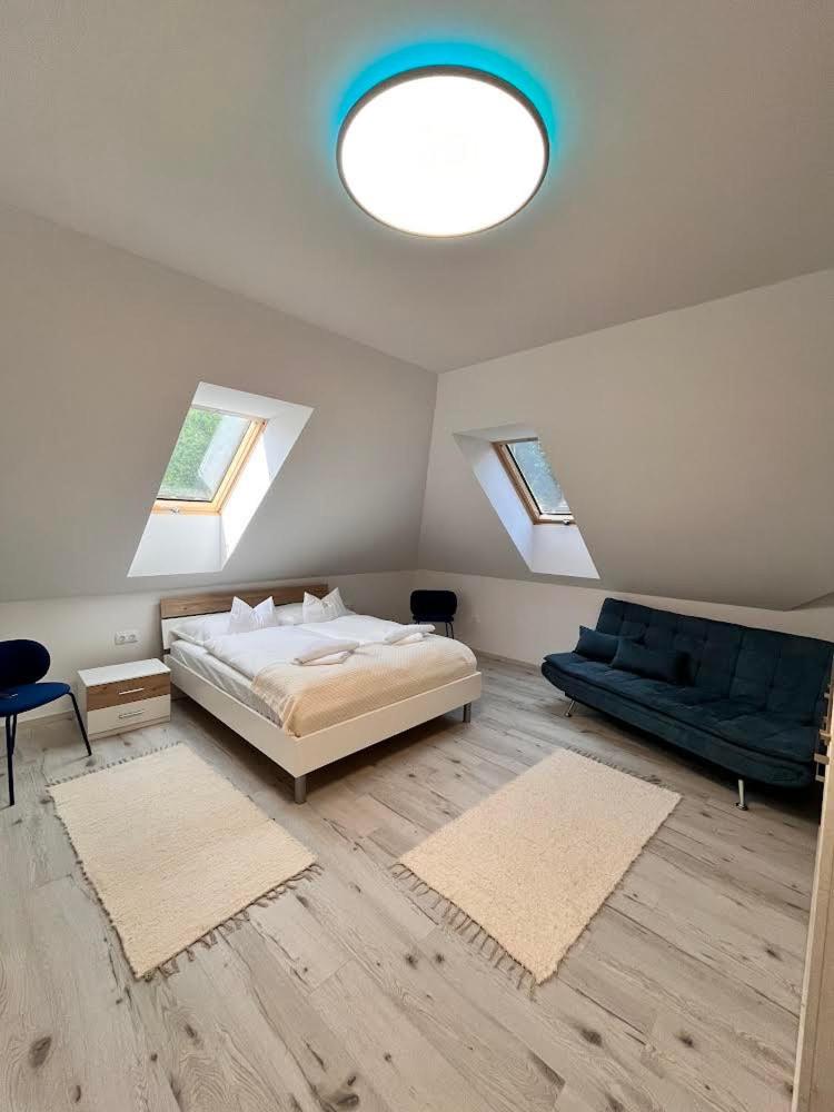 Twin Room with Private Bathroom photo 3