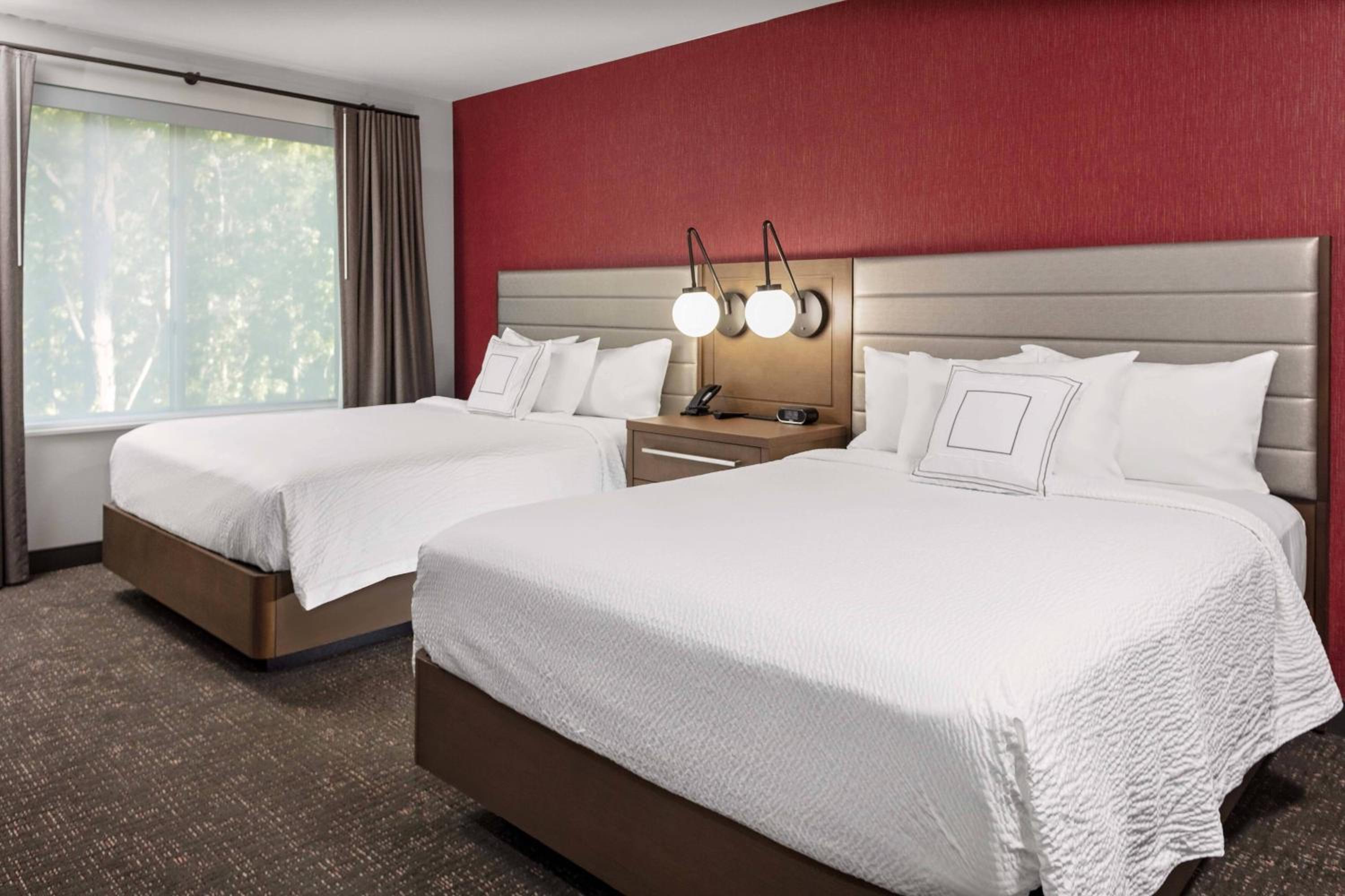 1 Bedroom Suite, 2 Queen, Sofa bed - Photo 2