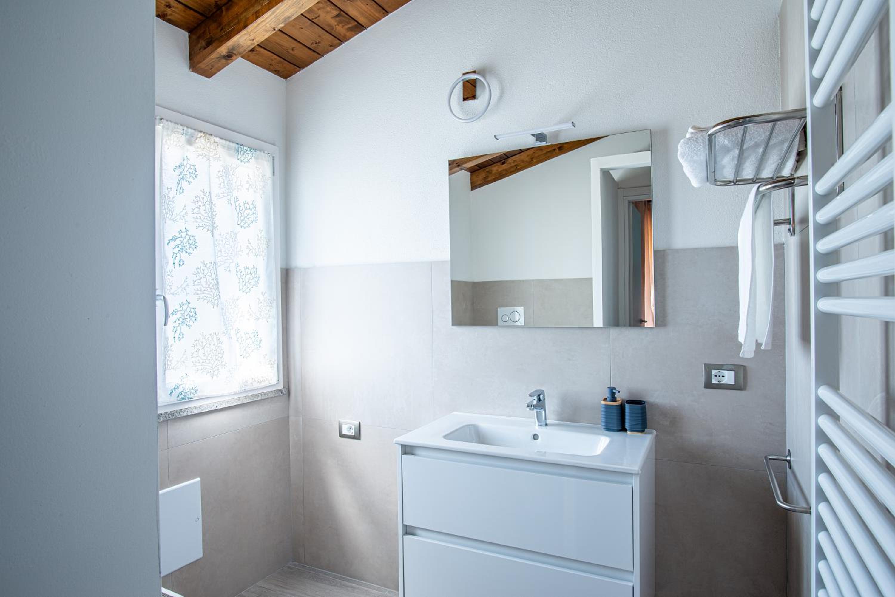 Deluxe Double Room with Balcony photo 3
