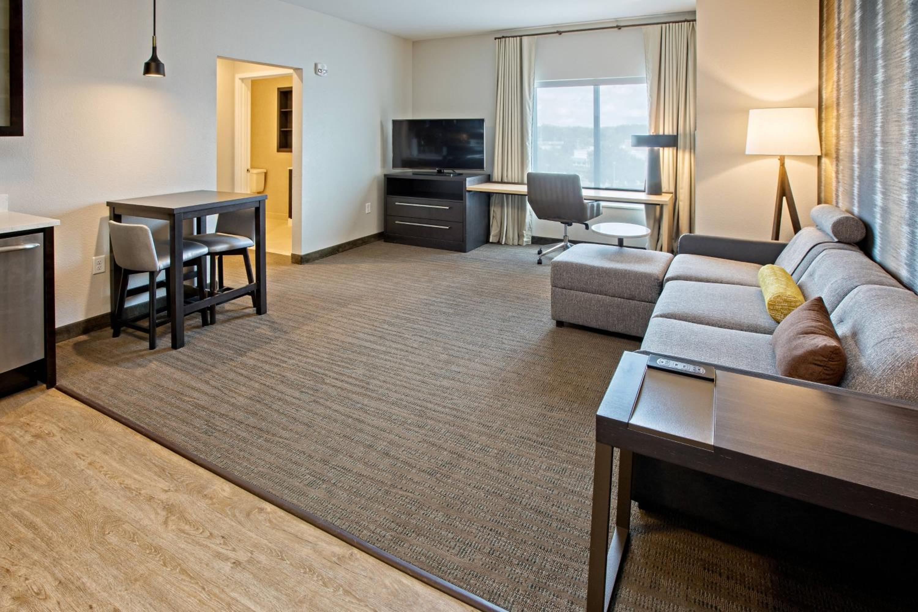 1 Bedroom Executive Suite, King, Sofa bed photo 1