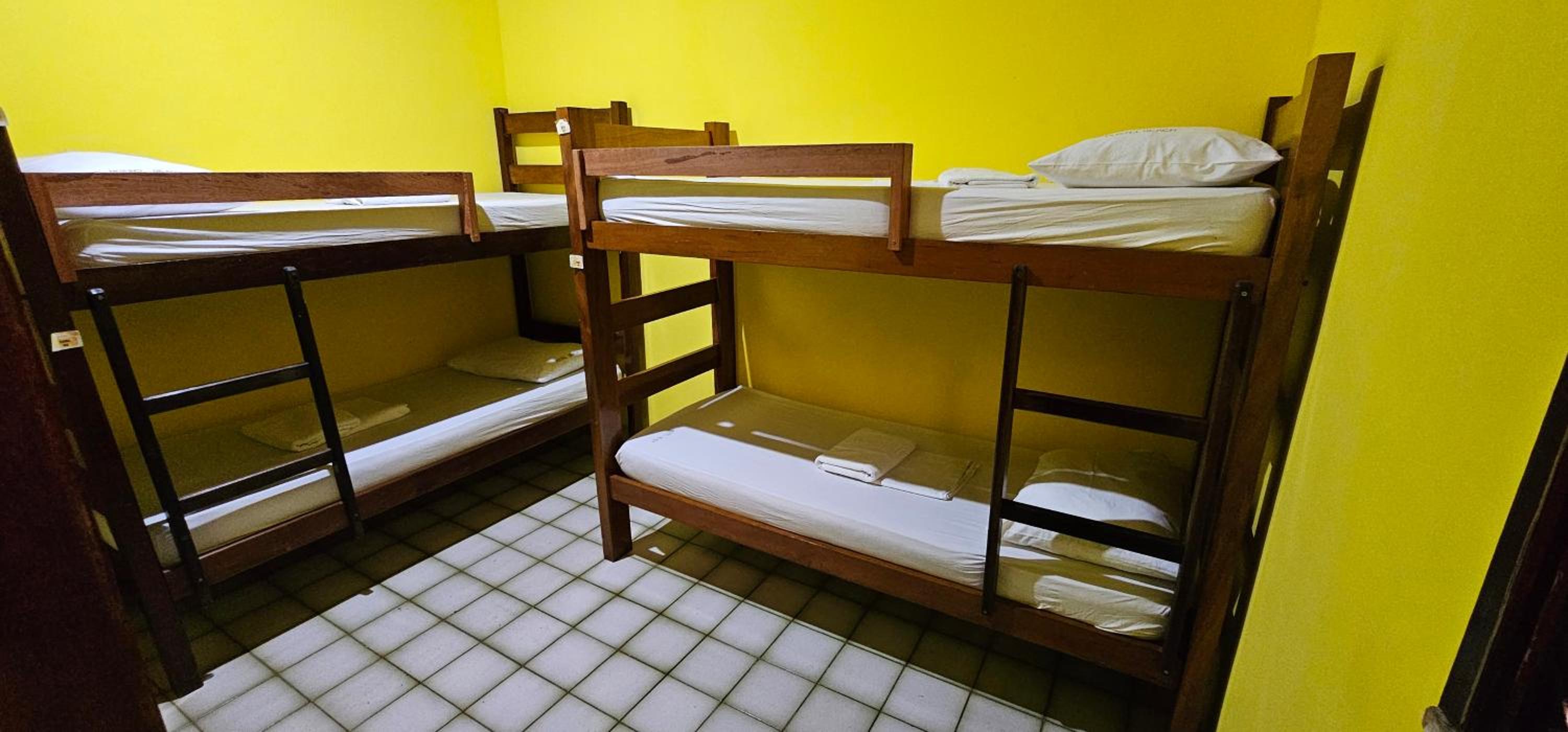 Quadruple Room with Bathroom - Photo 6
