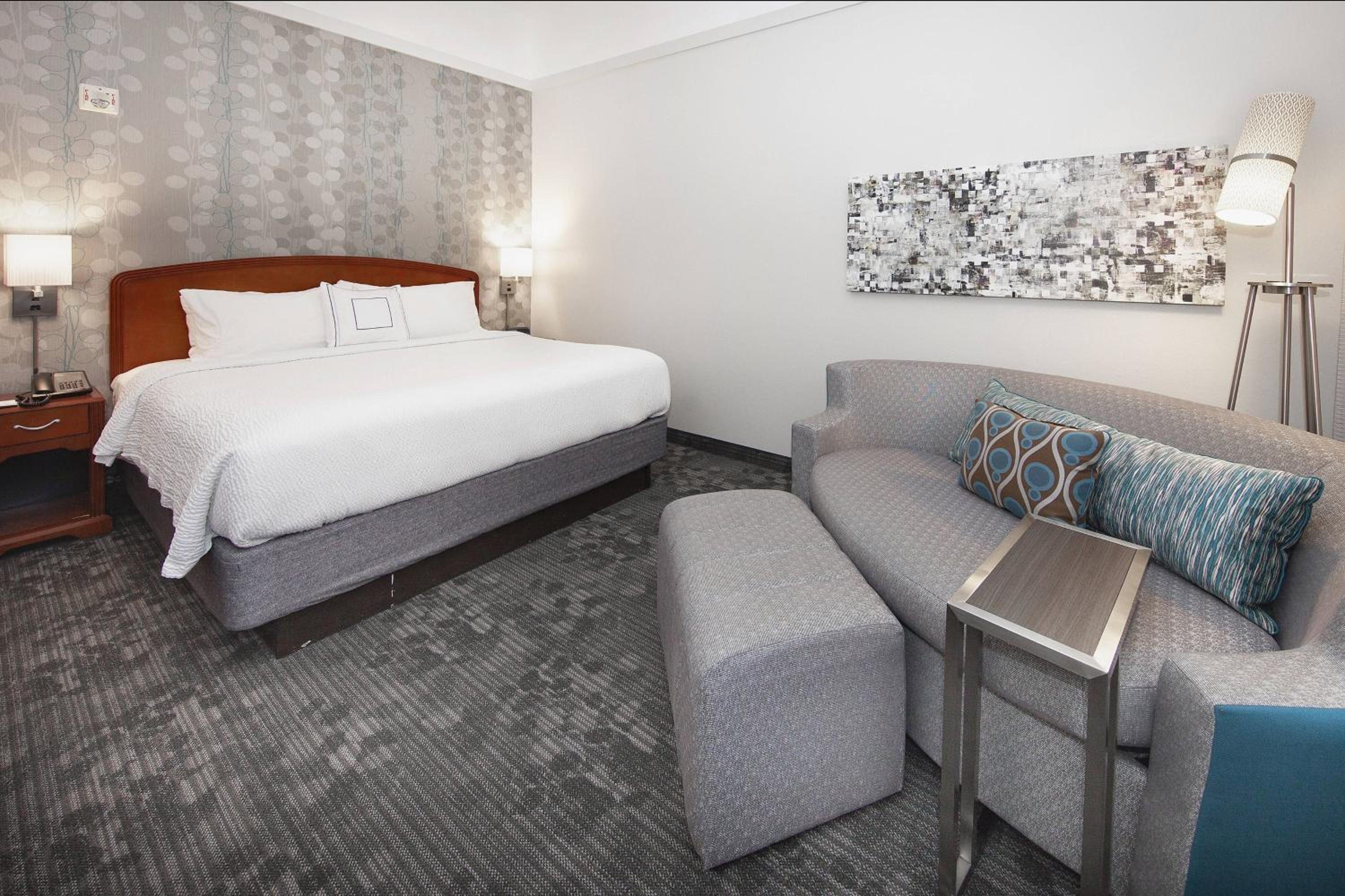 King Room with Sofa Bed - Photo 1