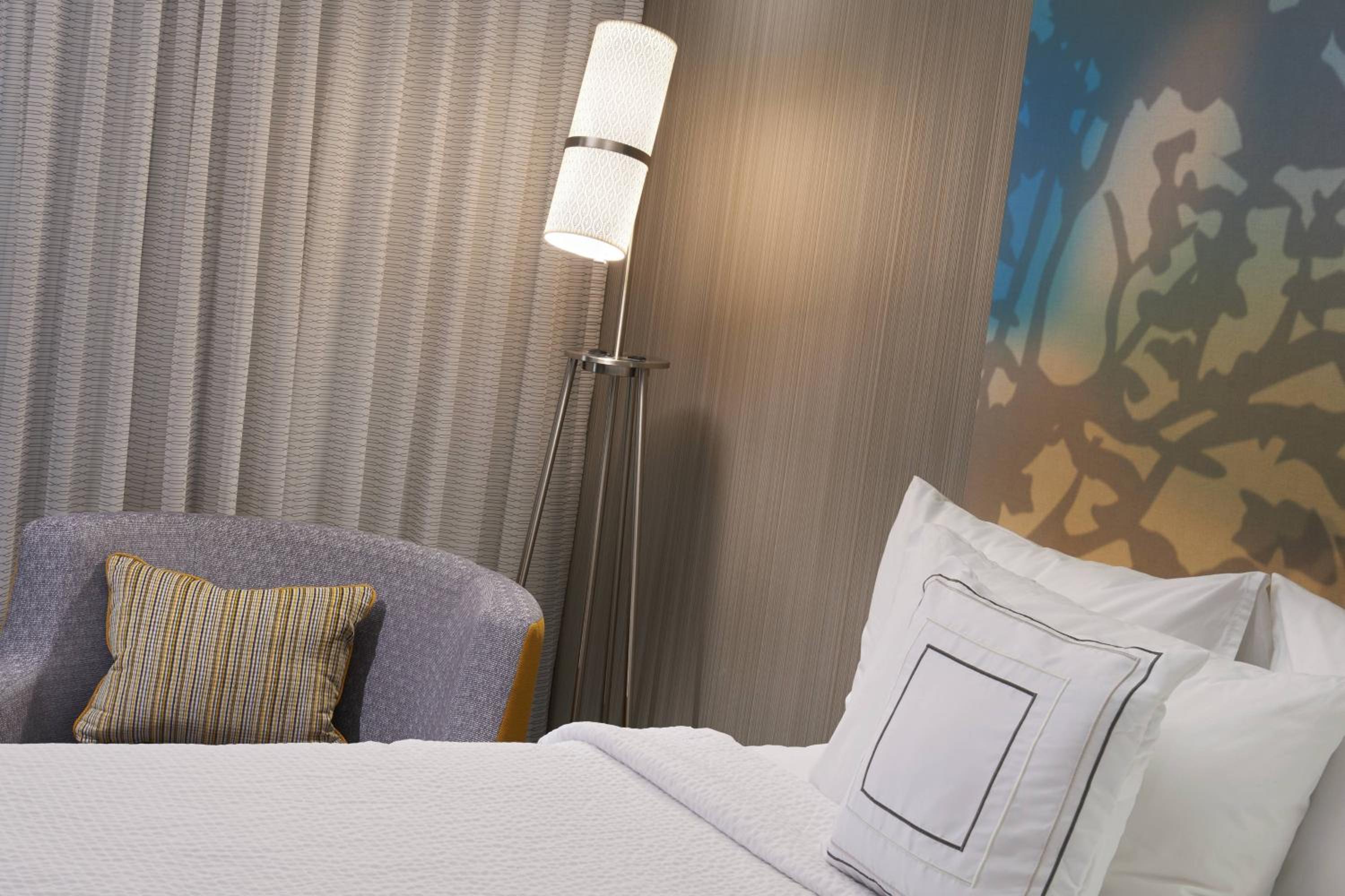King Room with Sofa Bed - Photo 1