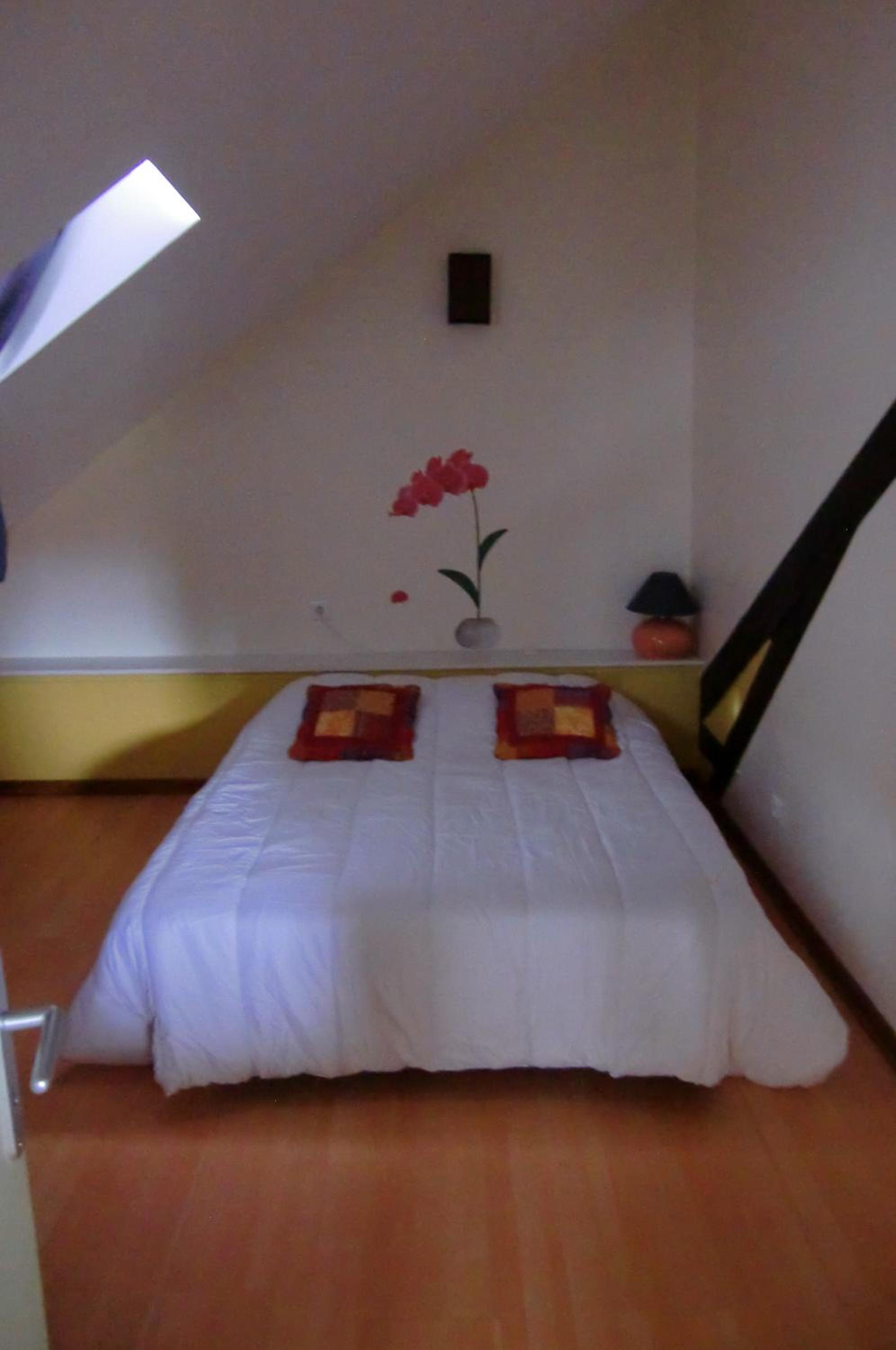 Three-Bedroom House photo 3