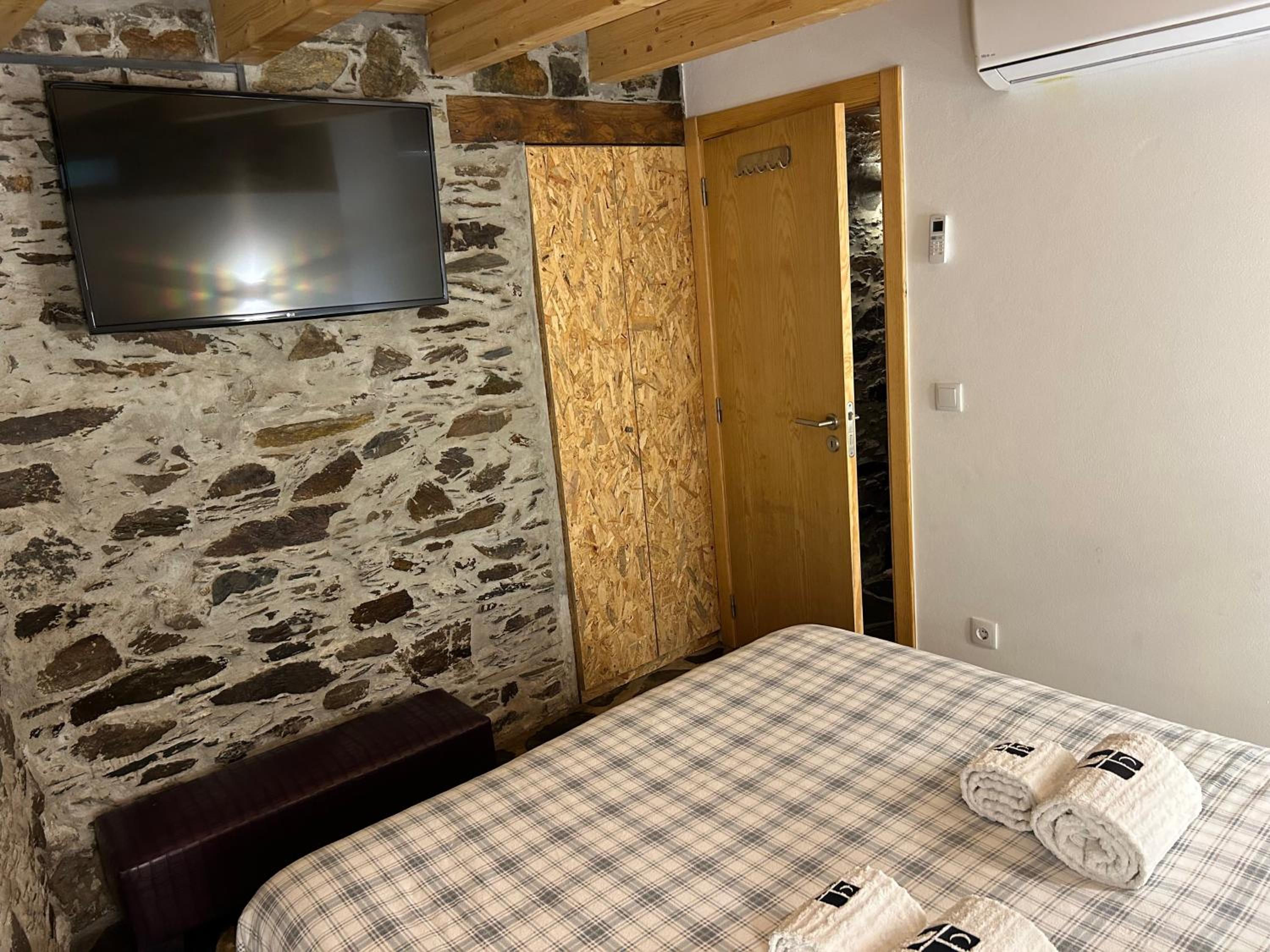 Two-Bedroom House - Photo 15