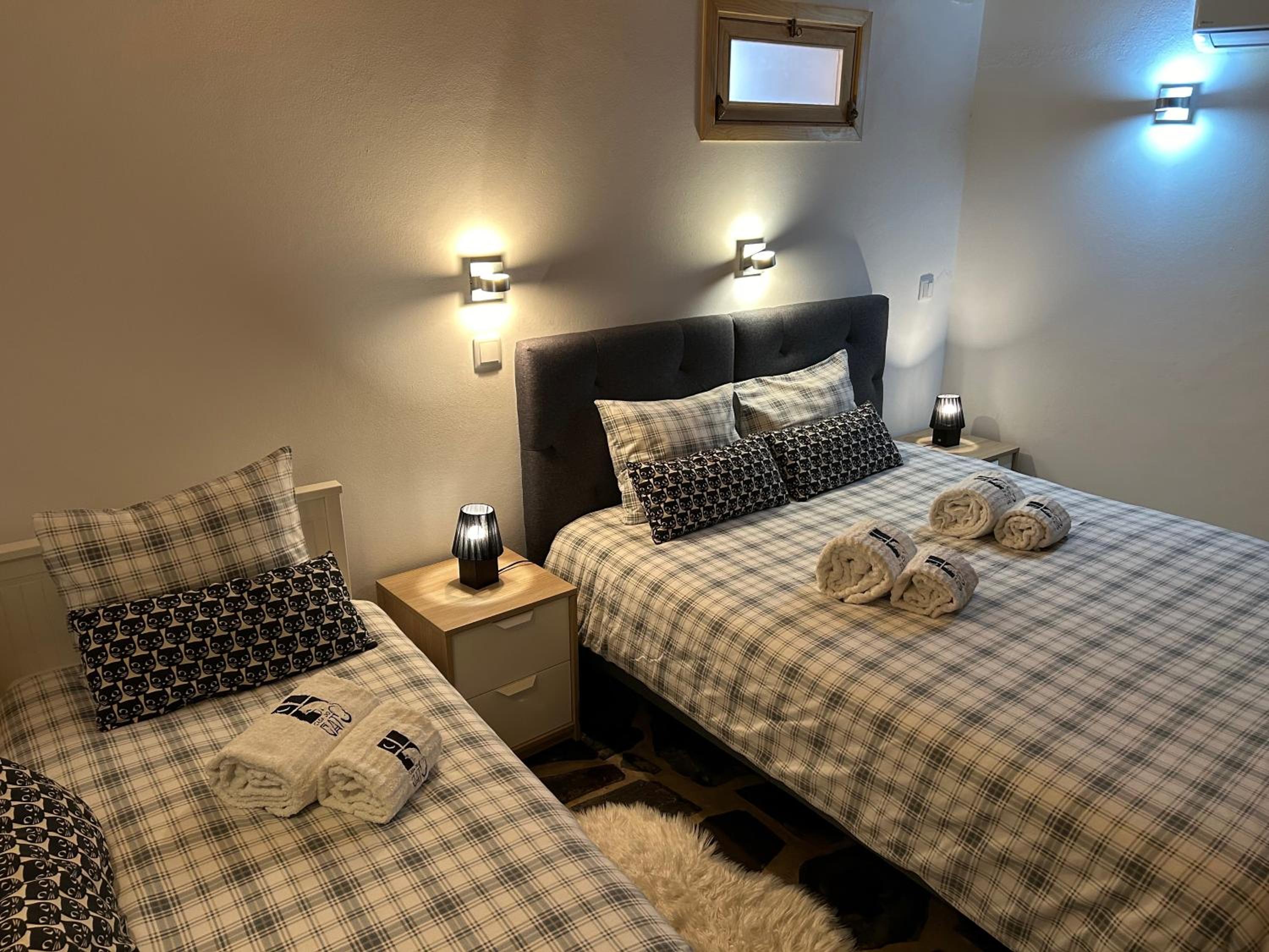 Two-Bedroom House - Photo 18