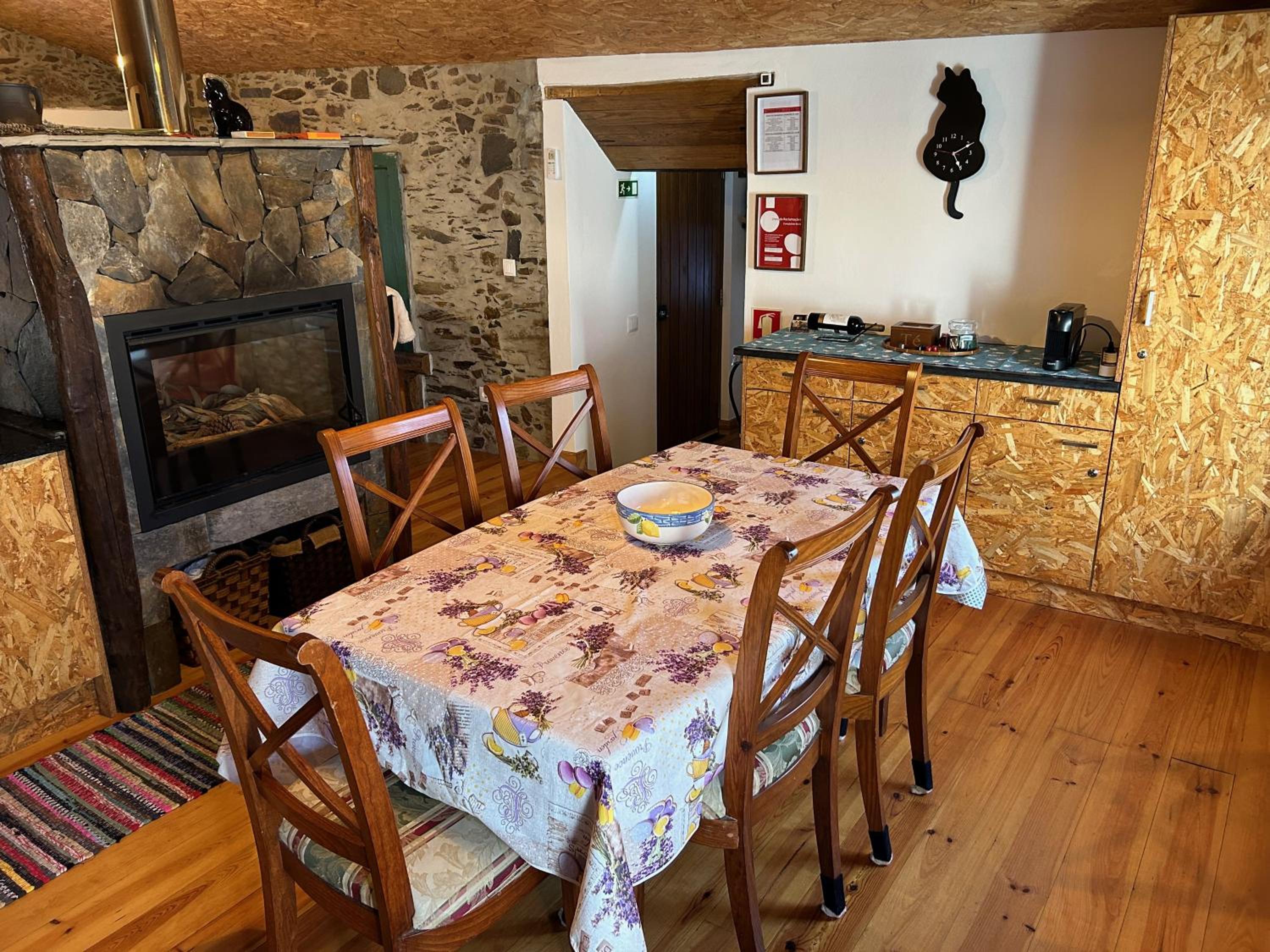 Two-Bedroom House - Photo 25