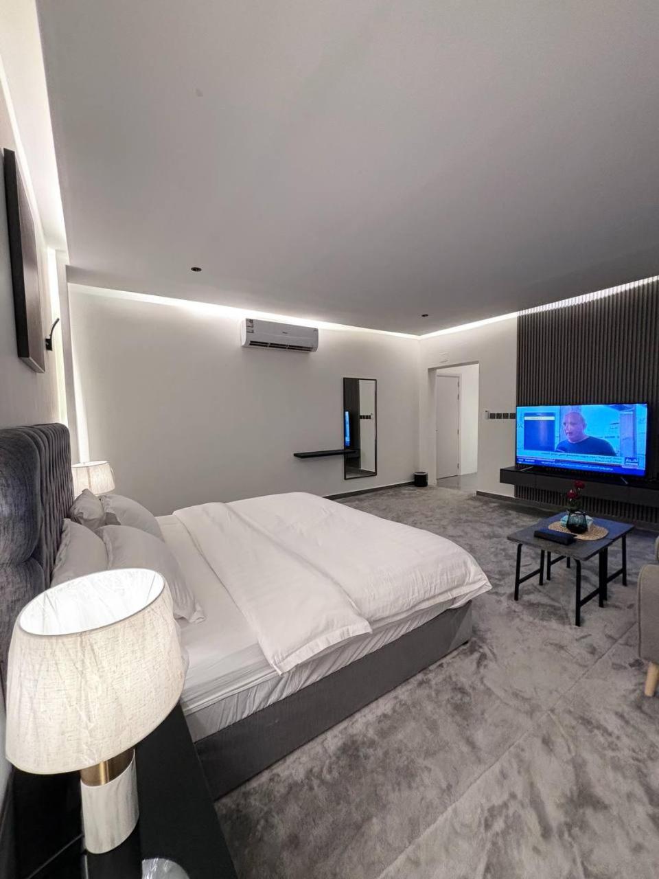 Deluxe Double Room (2 Adults + 1 Child) photo 3