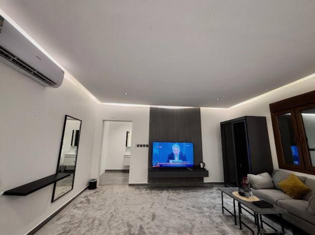 Deluxe Double Room (2 Adults + 1 Child) photo 2