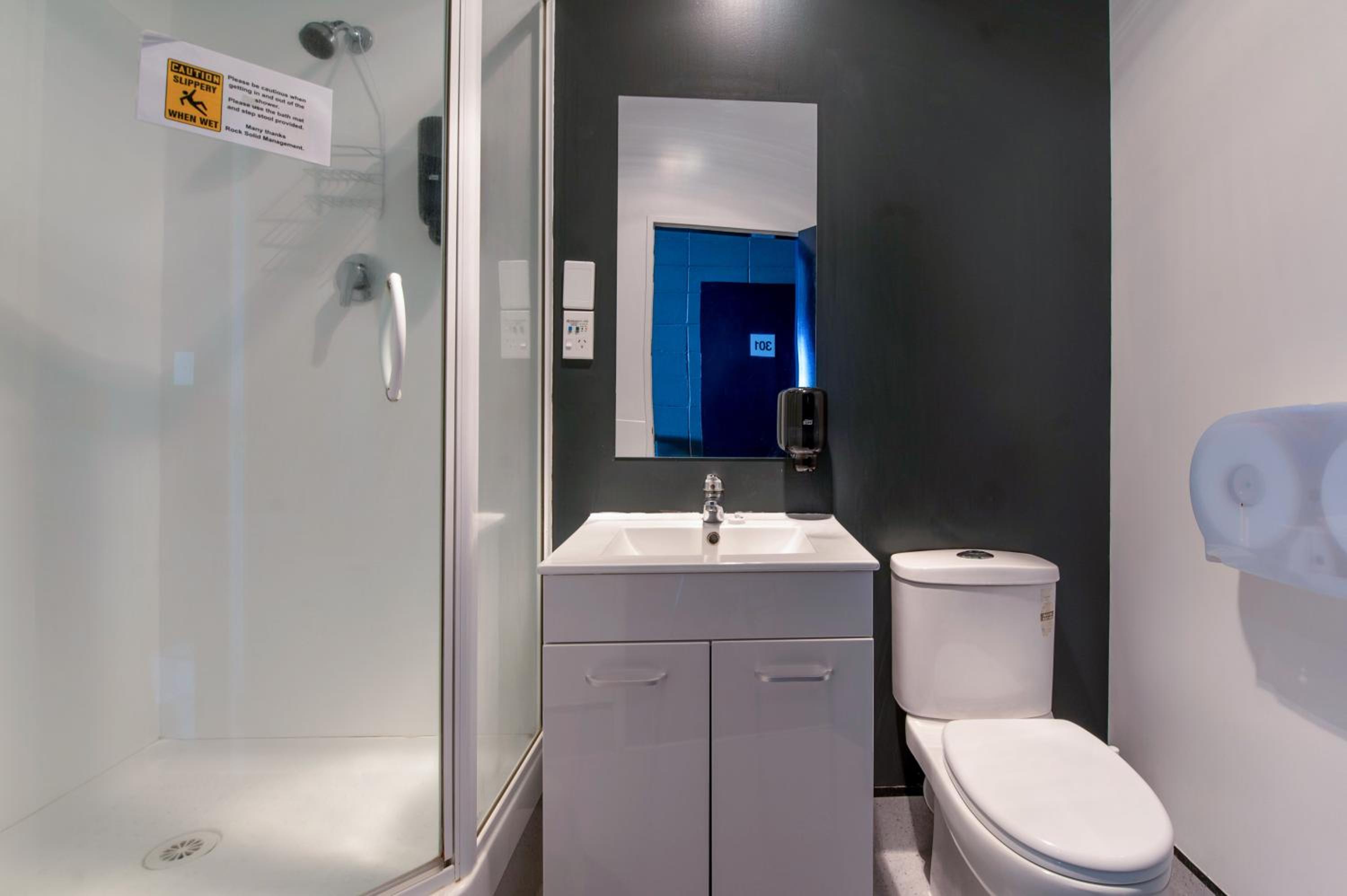 Double Room with Private Bathroom - Photo 4