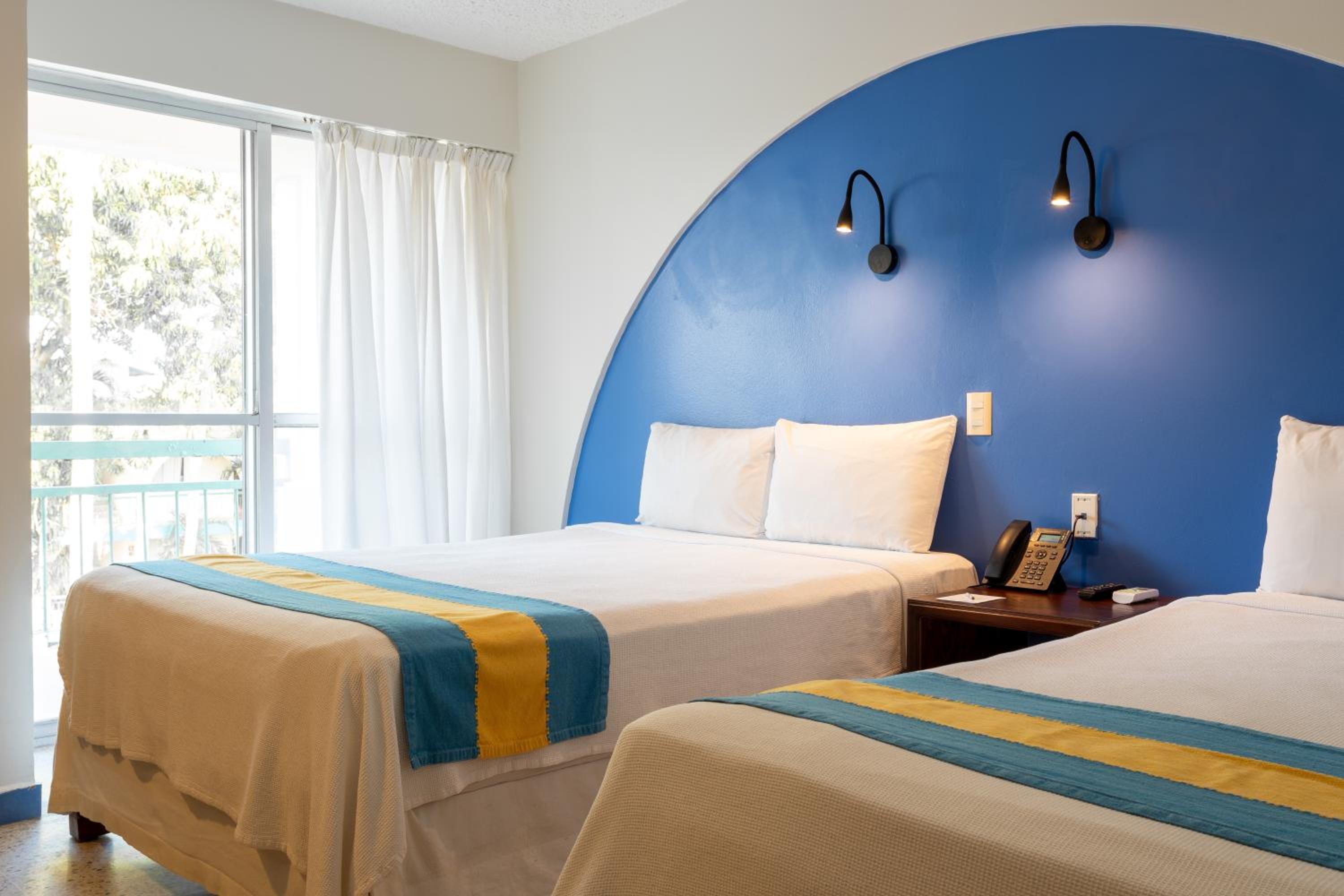 Double Room with Balcony and Pool View - Photo 1