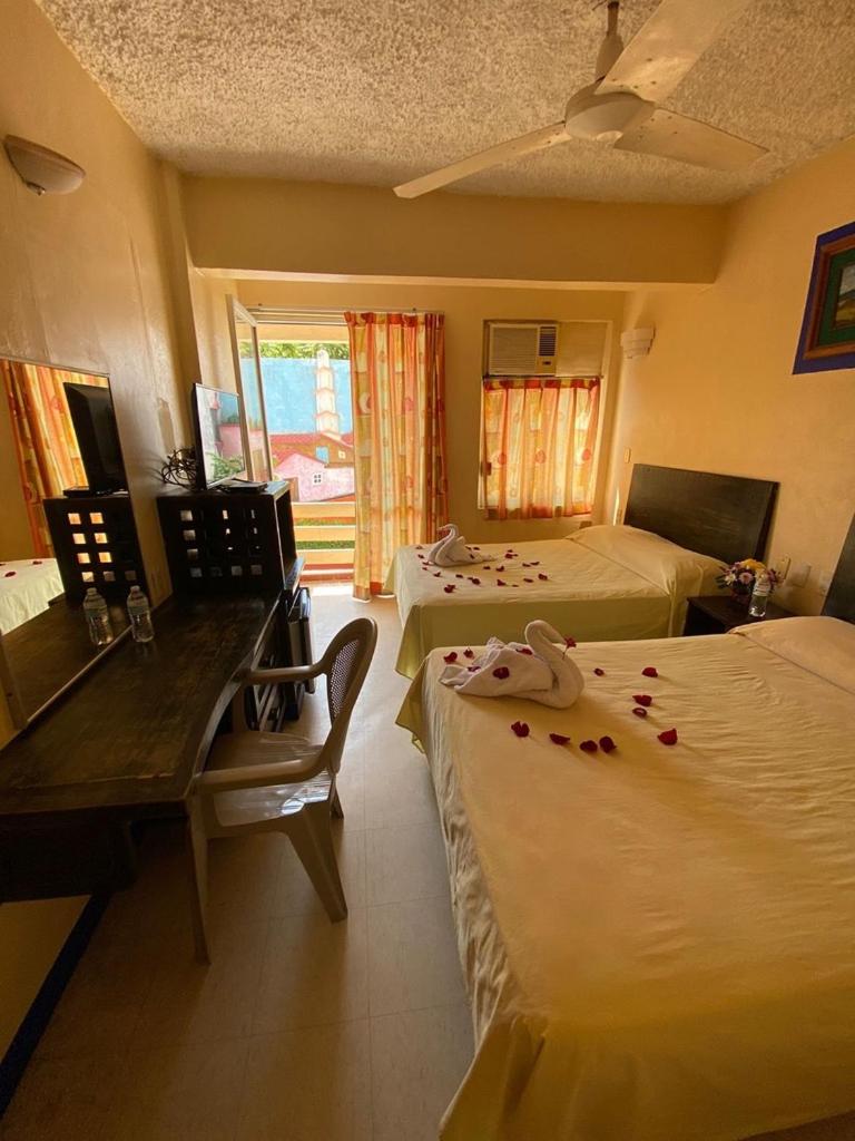 Standard Double Room with Two Double Beds photo 2