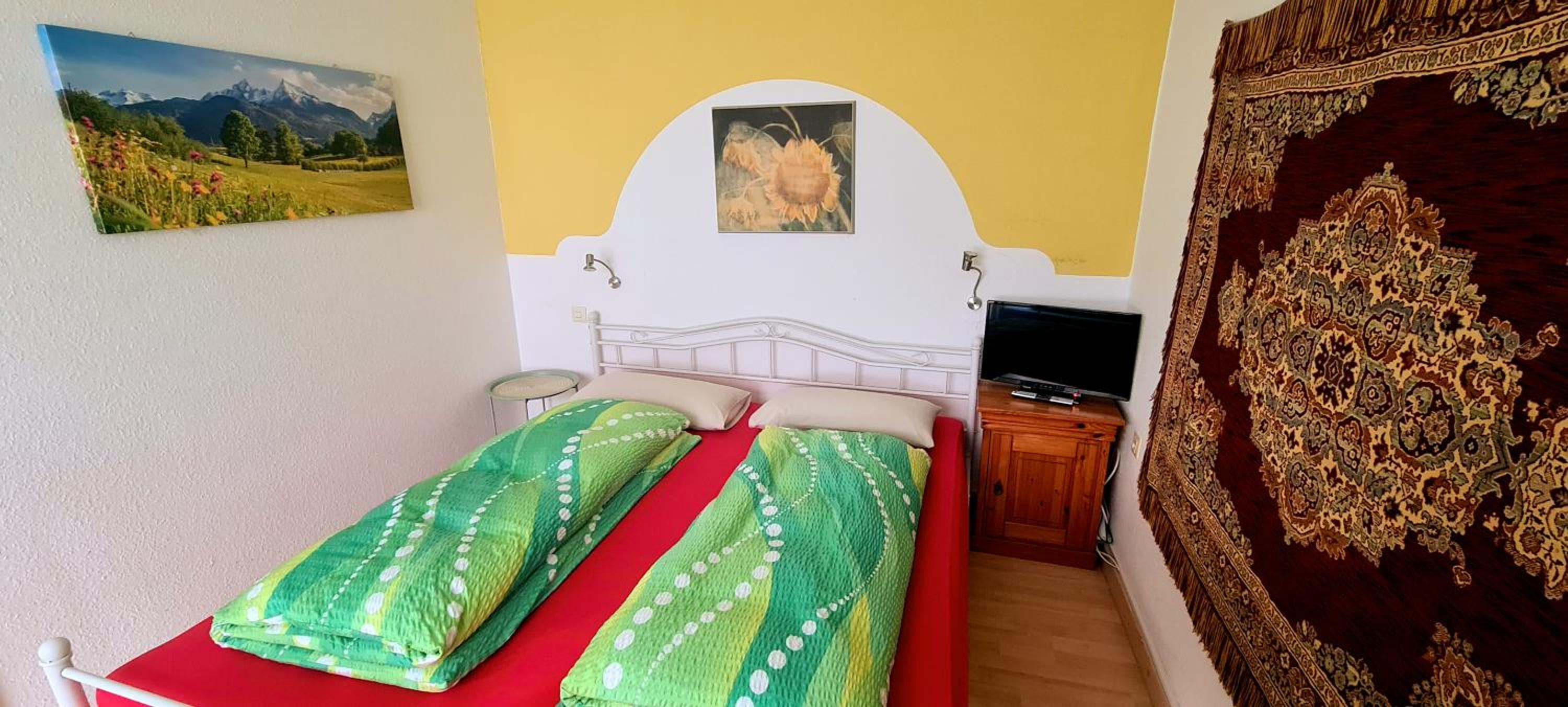 Quadruple Room with Balcony - Photo 5