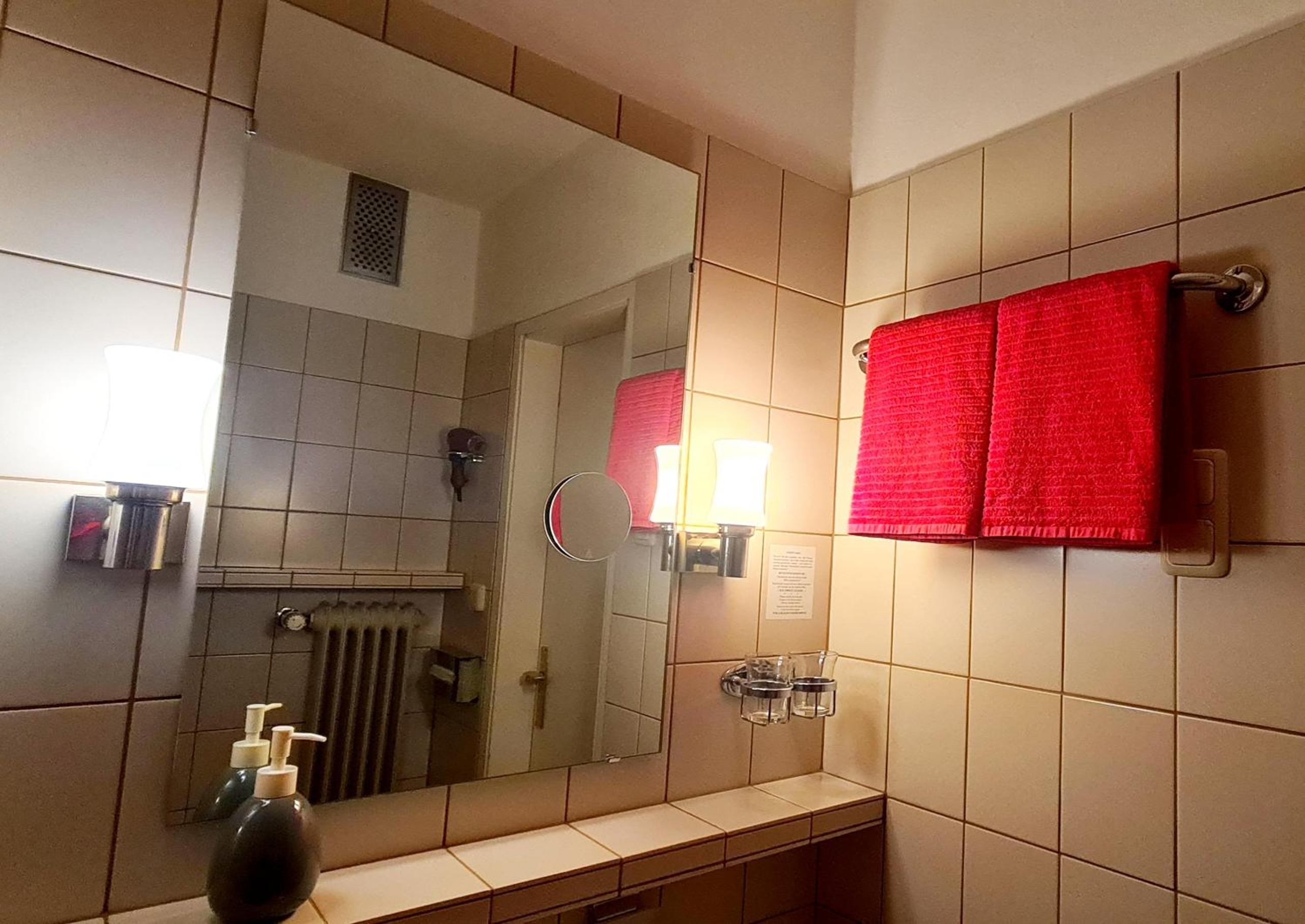 Quadruple Room with Balcony - Photo 10