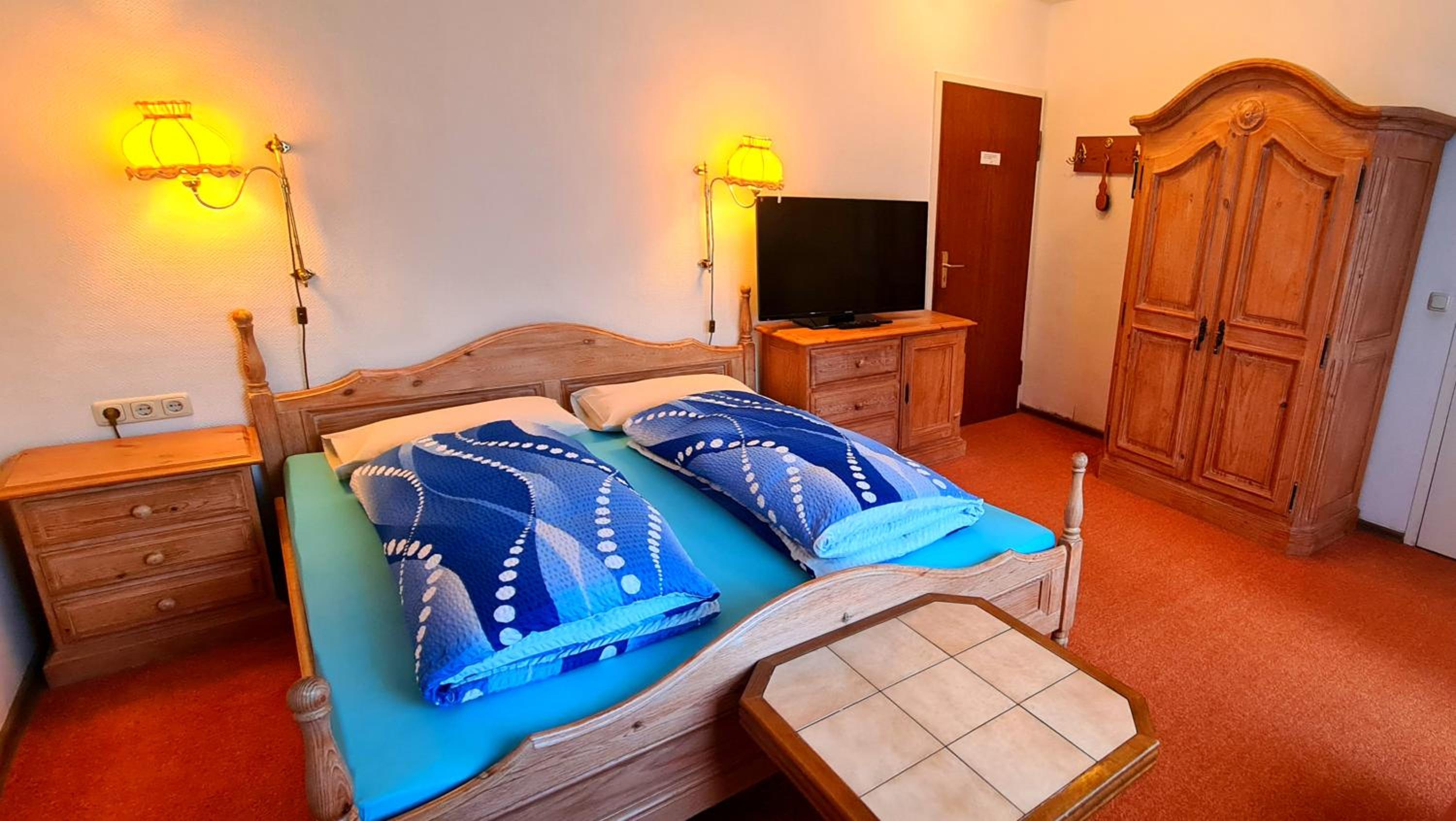 Queen Room with Garden View - Photo 8