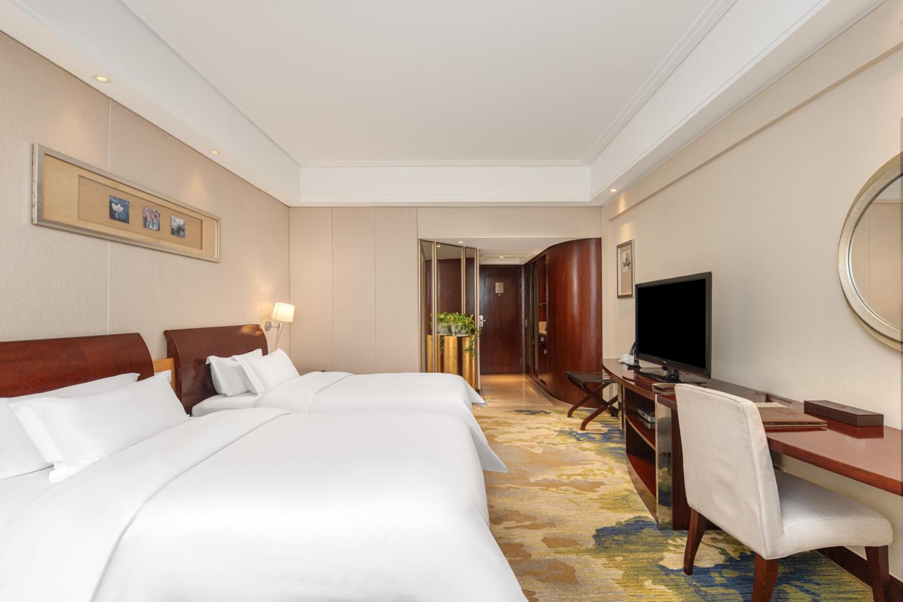 Superior Twin Room with City View