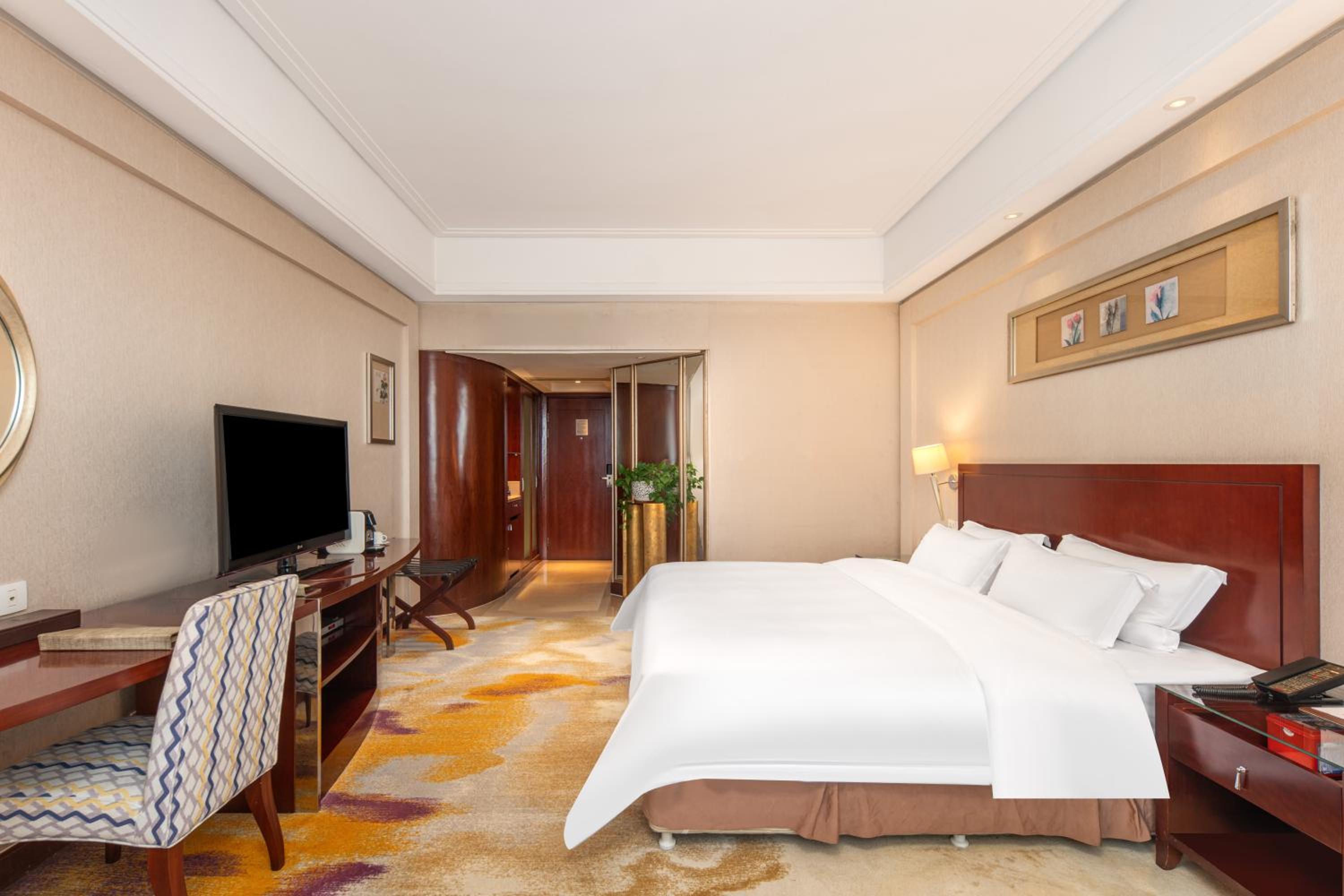 Deluxe King Room photo 3