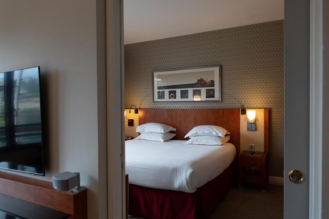 One-Bedroom Suite - Photo 12