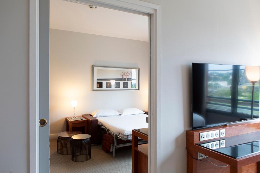 One-Bedroom Suite - Photo 10