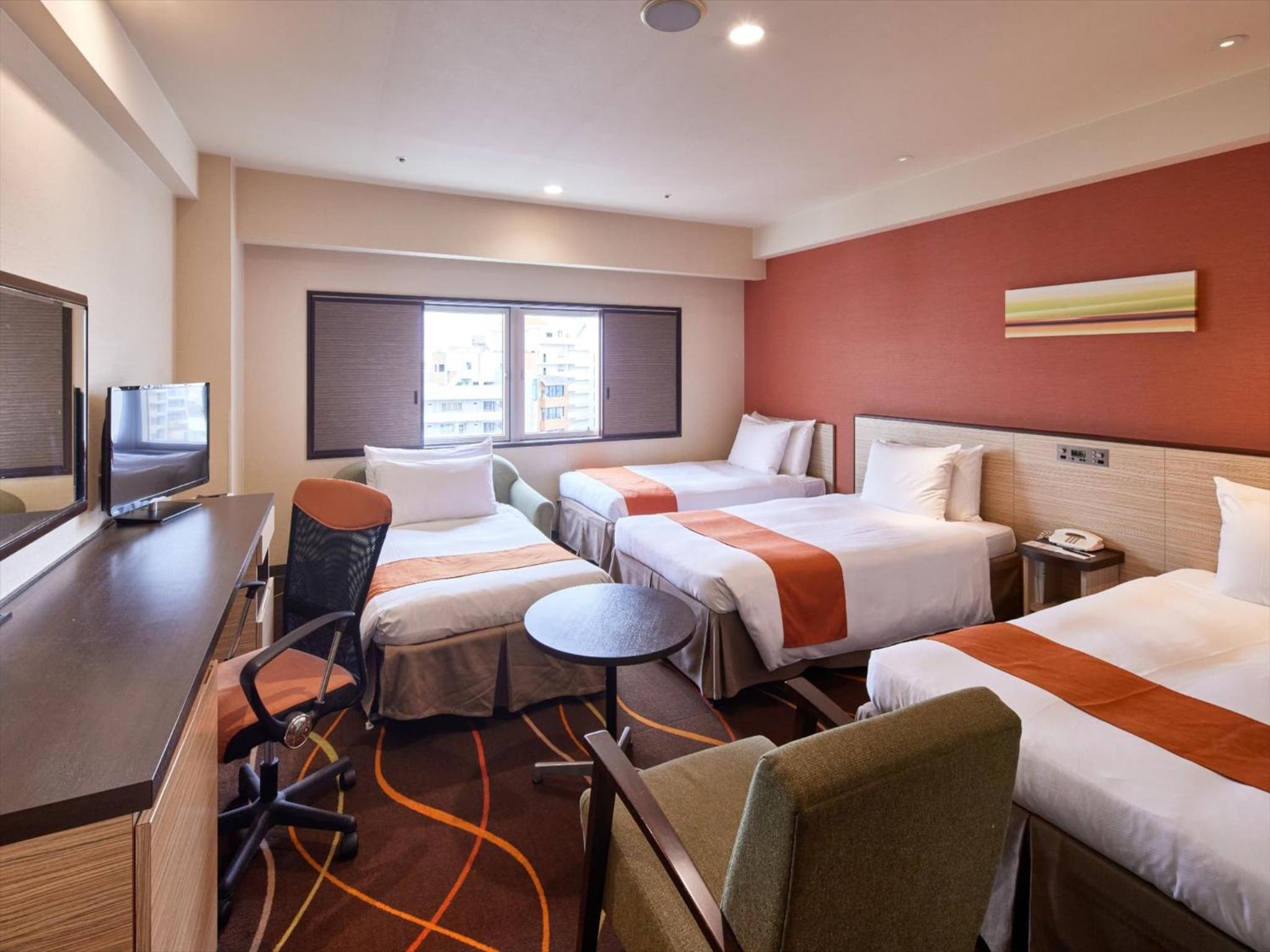 Superior Quadruple Room - Non-Smoking - Photo 1
