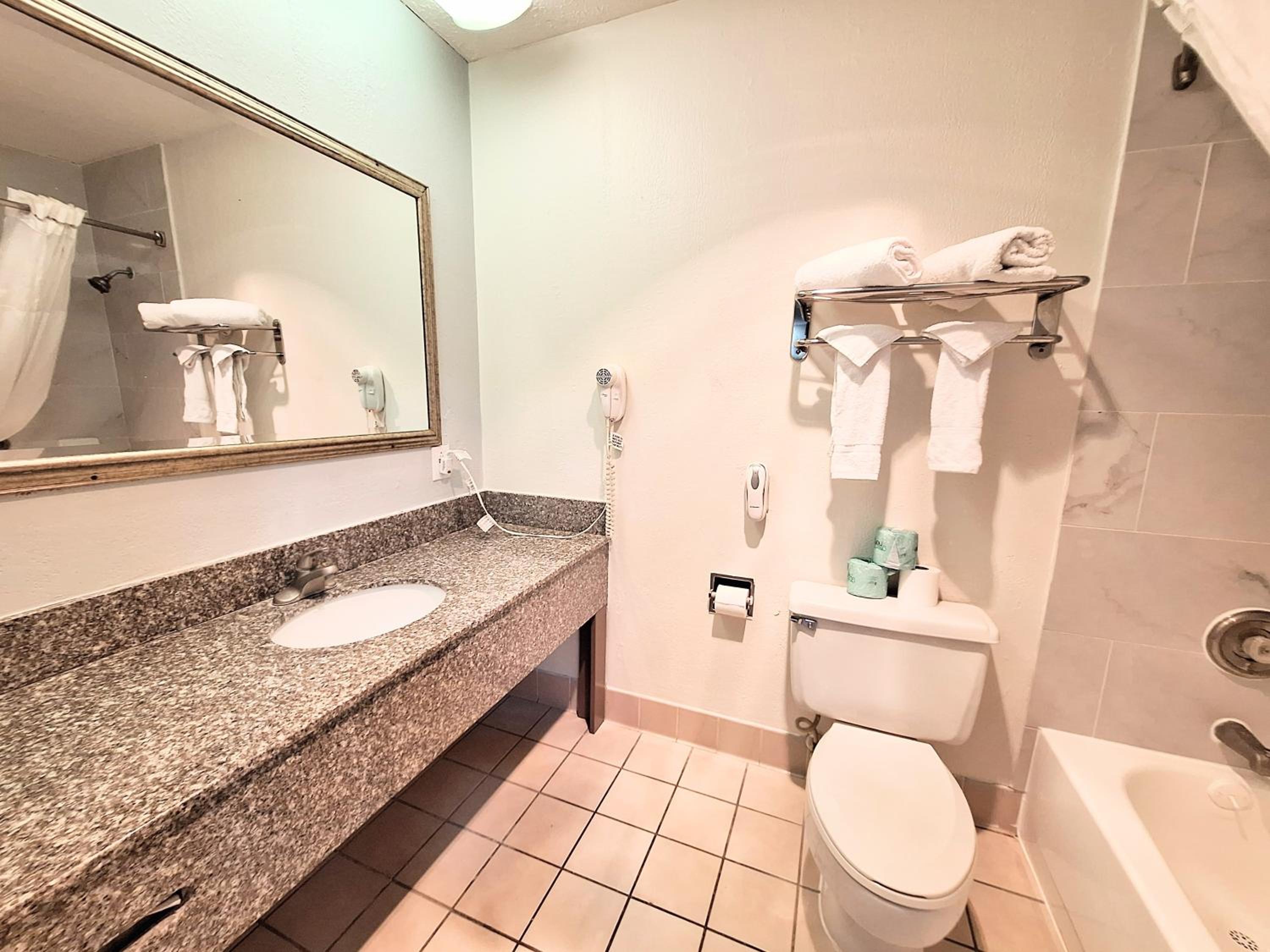 King Room - Non-Smoking - Photo 3