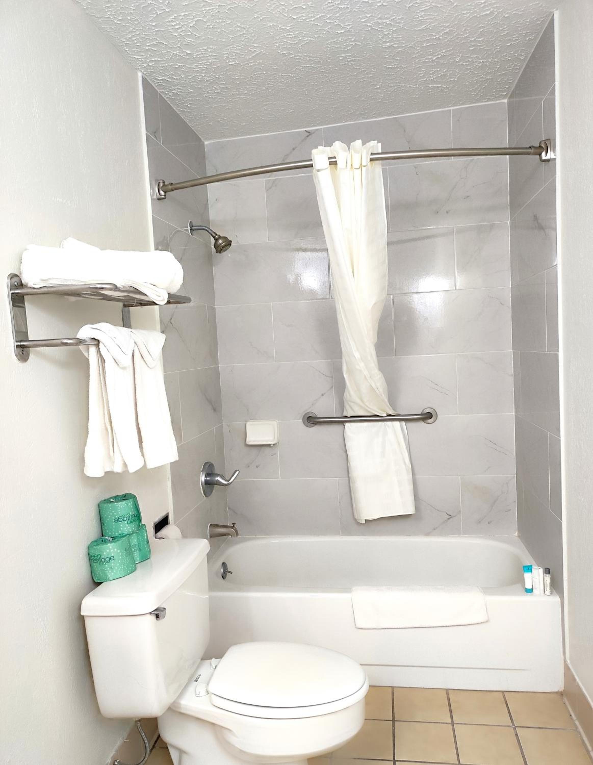 King Room - Non-Smoking - Photo 2